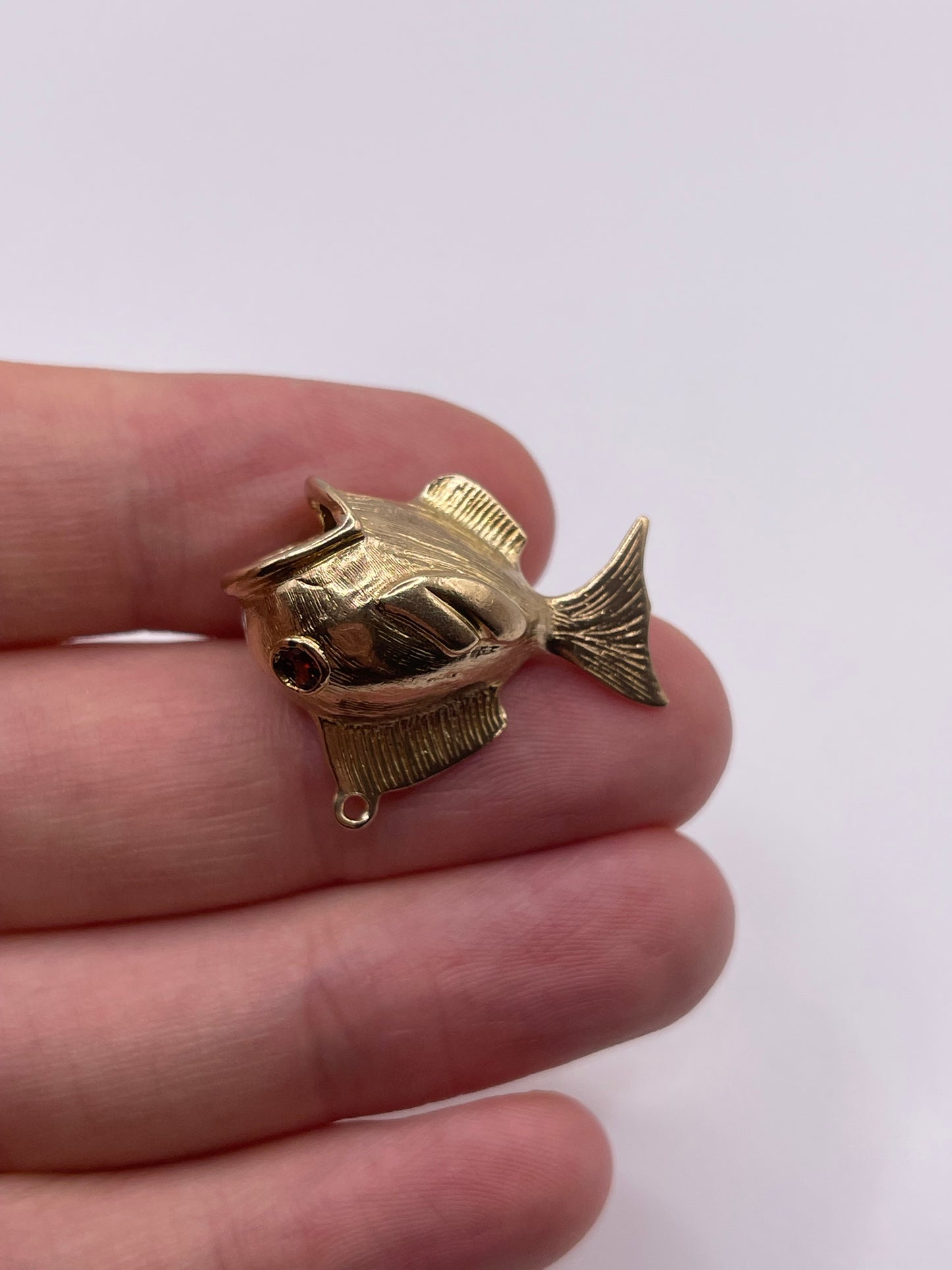 9ct gold garnet fish pendant