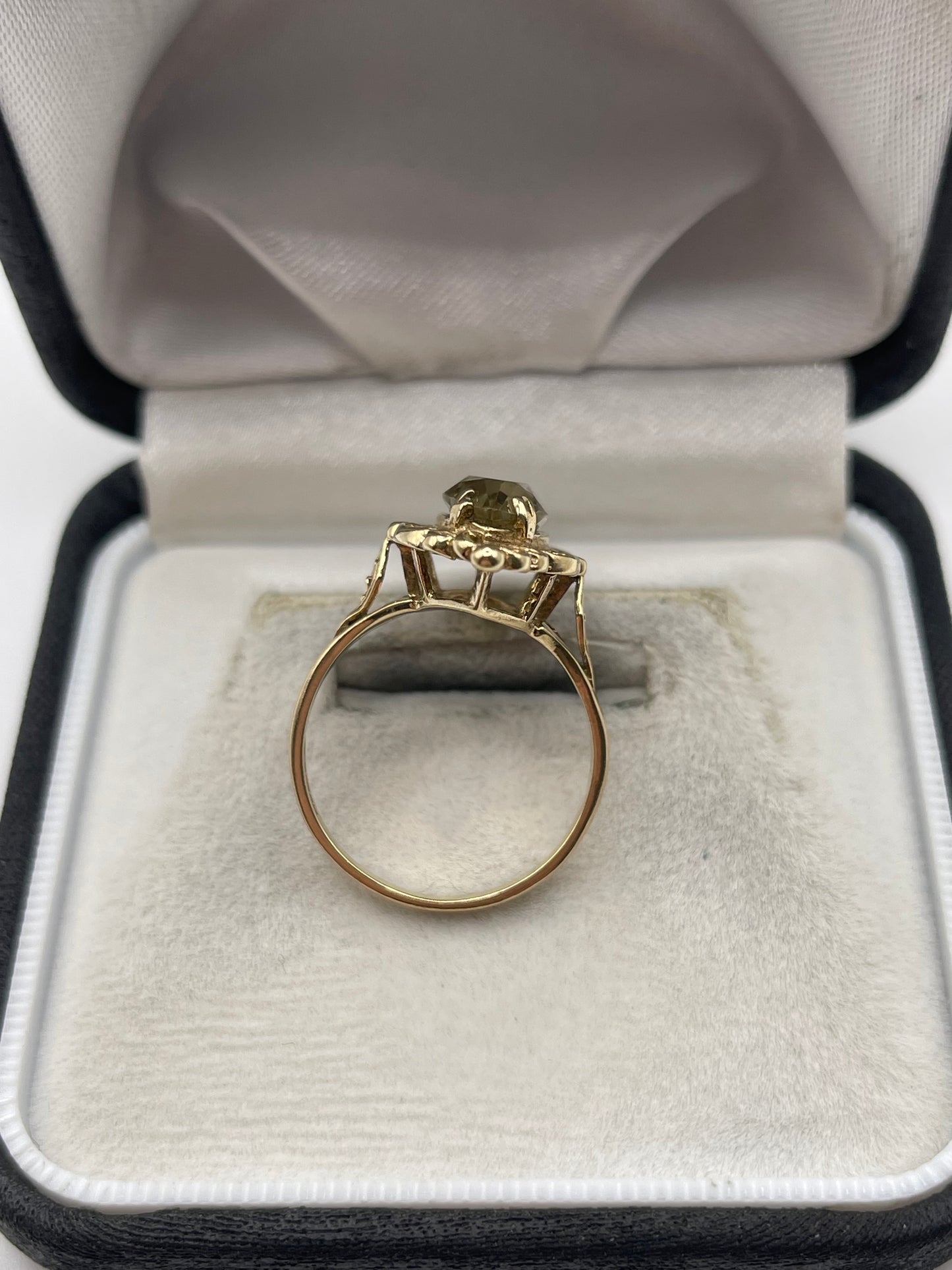9ct gold quartz ring