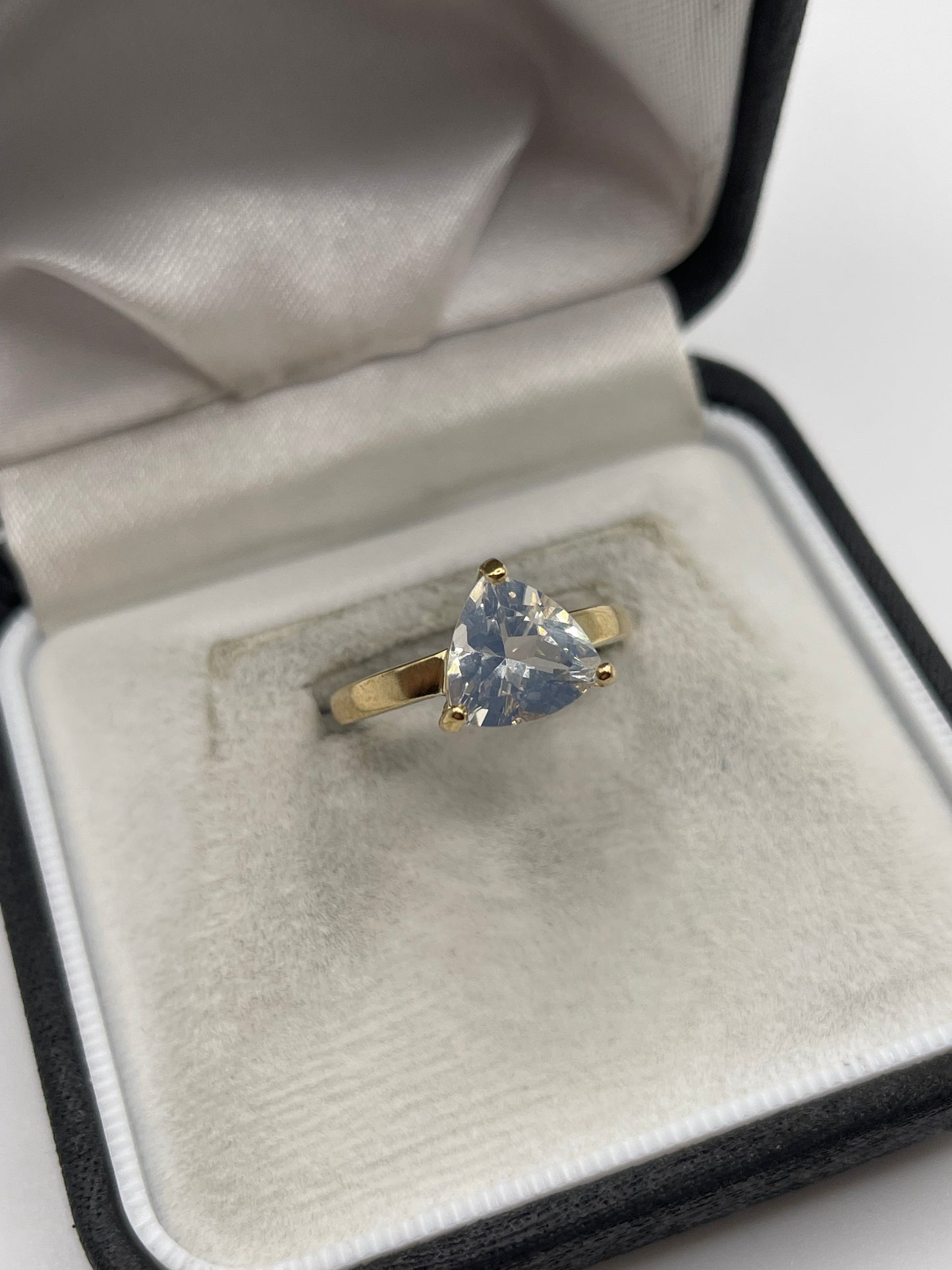 9ct gold quartz ring