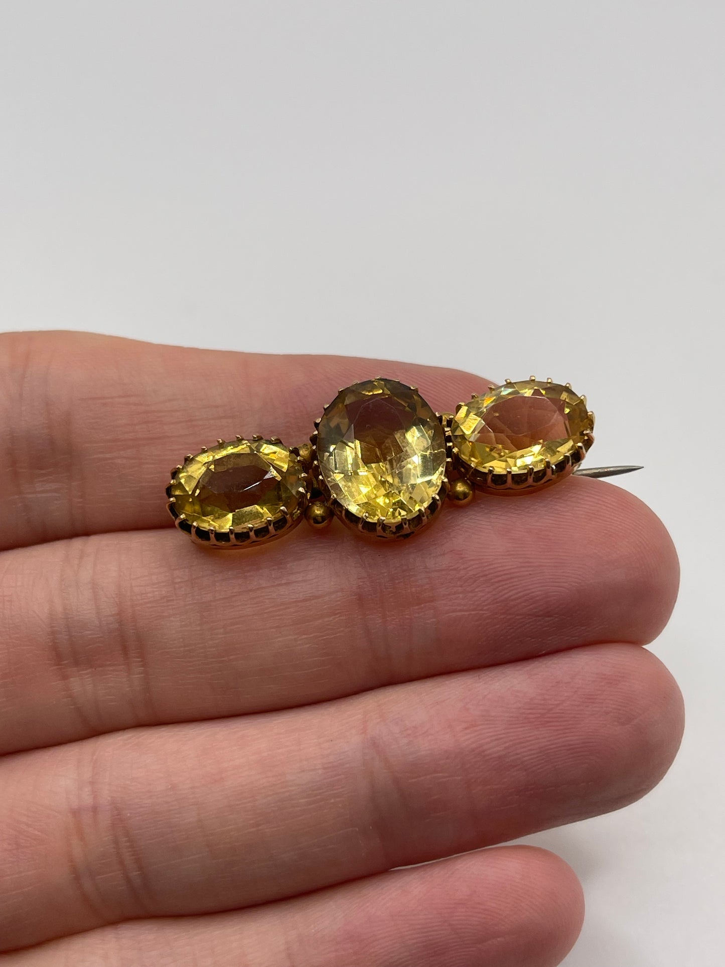 15ct gold citrine brooch