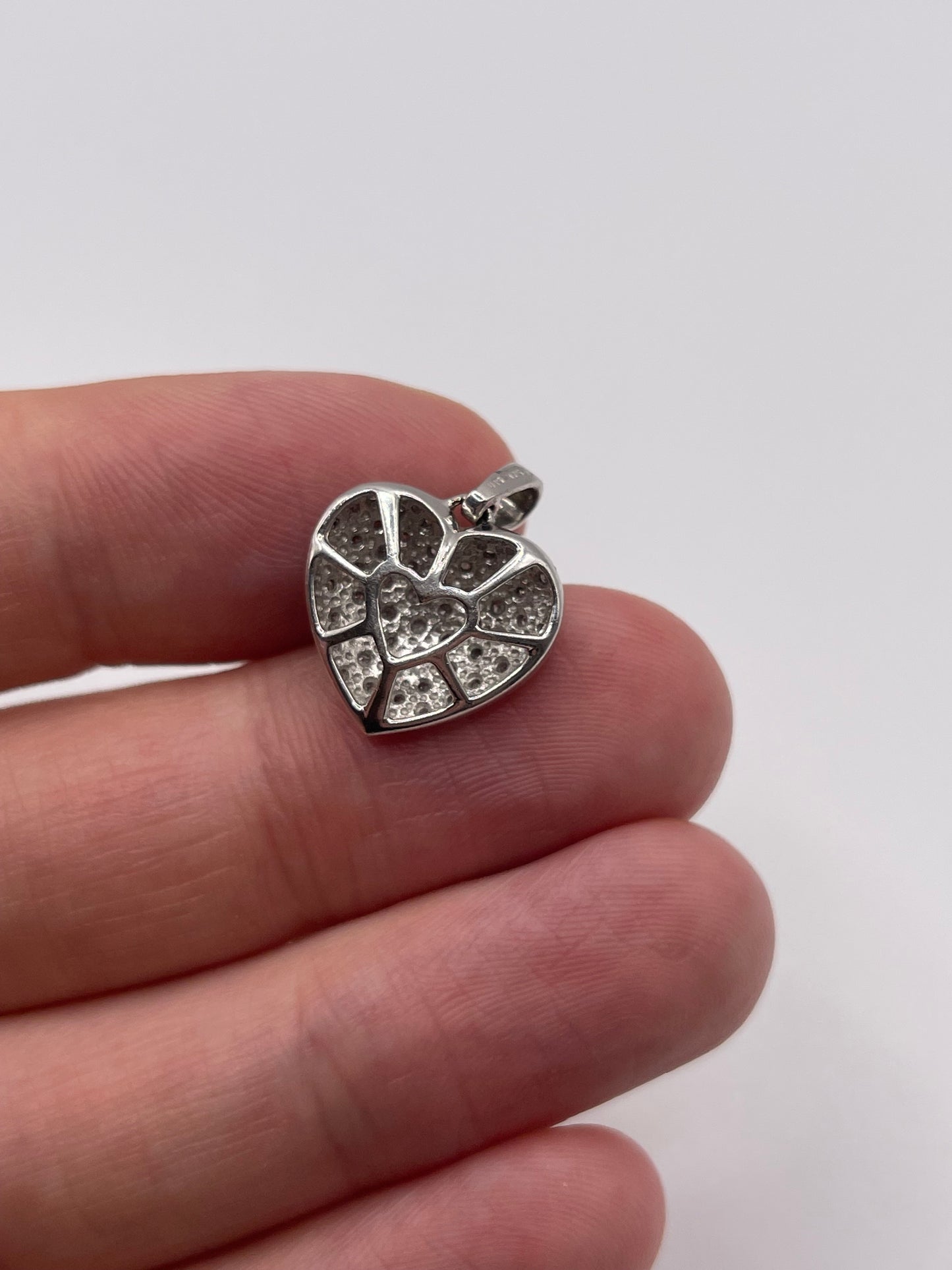 9ct white gold diamond heart pendant