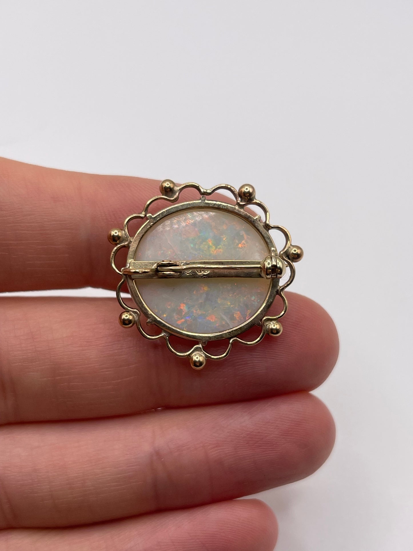 9ct gold opal brooch