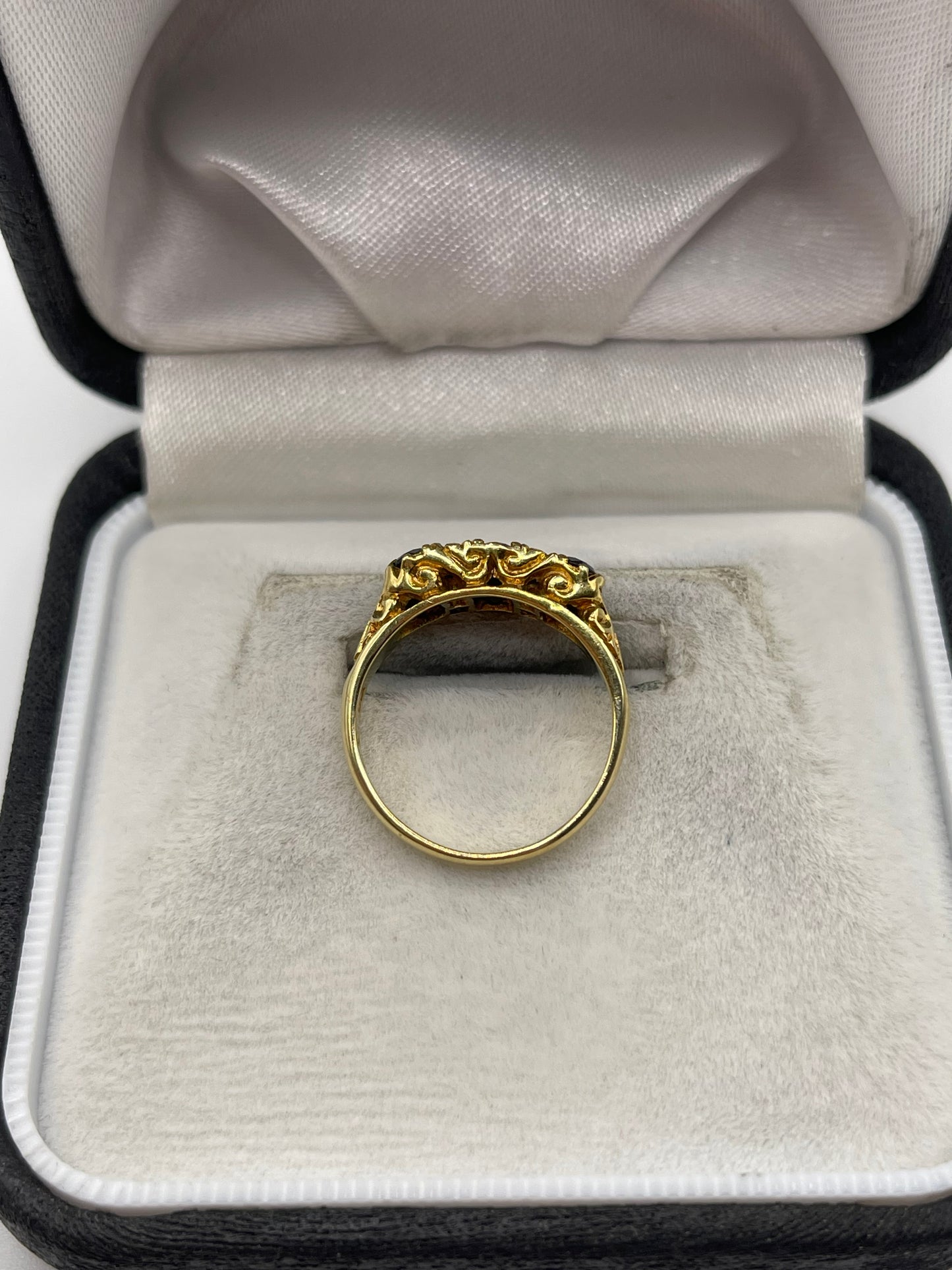 18ct gold sapphire and diamond ring