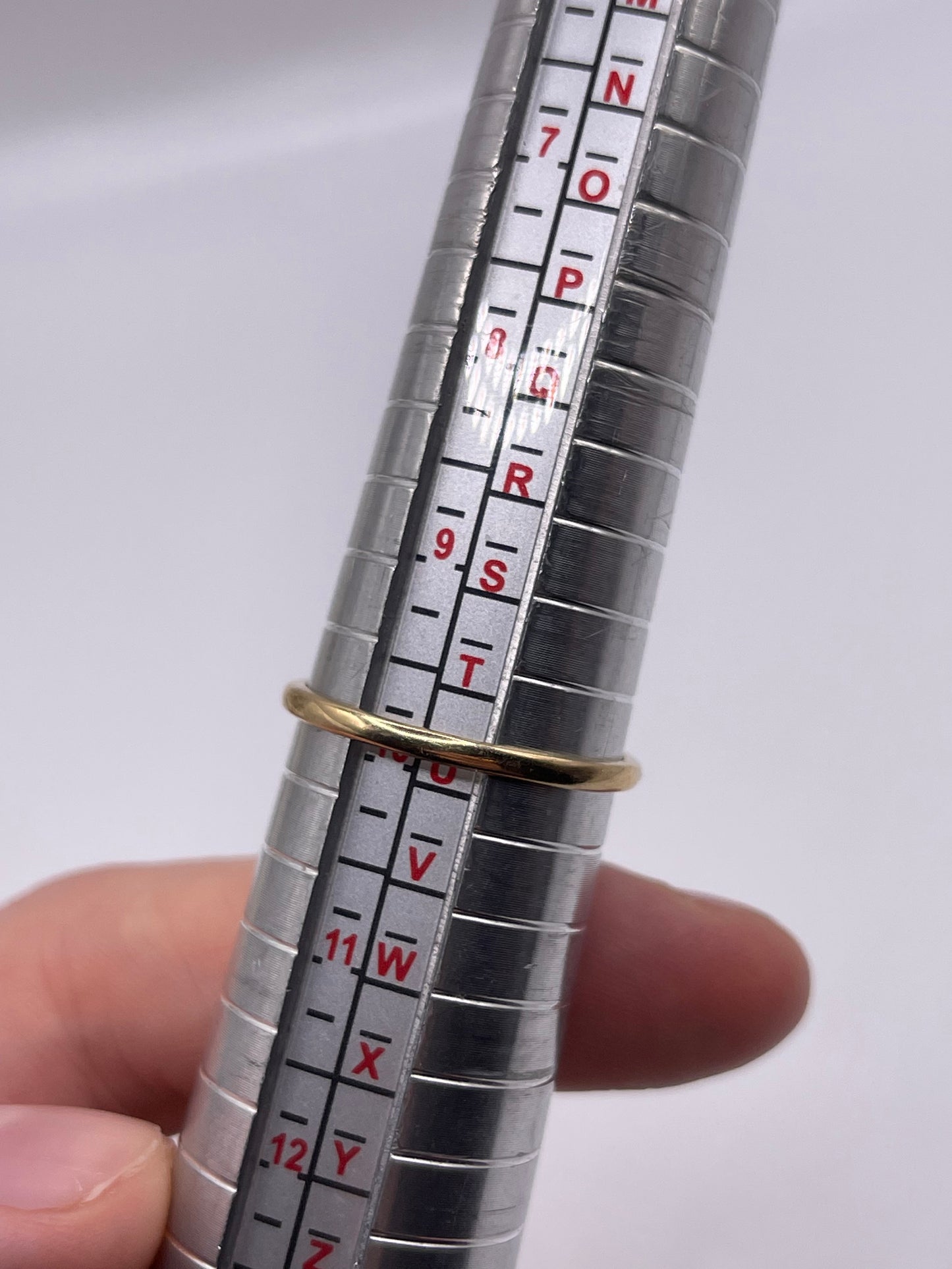 9ct gold quartz ring