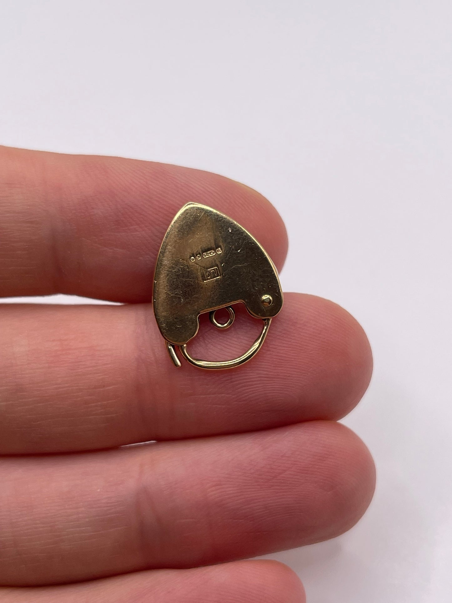 9ct gold padlock 1