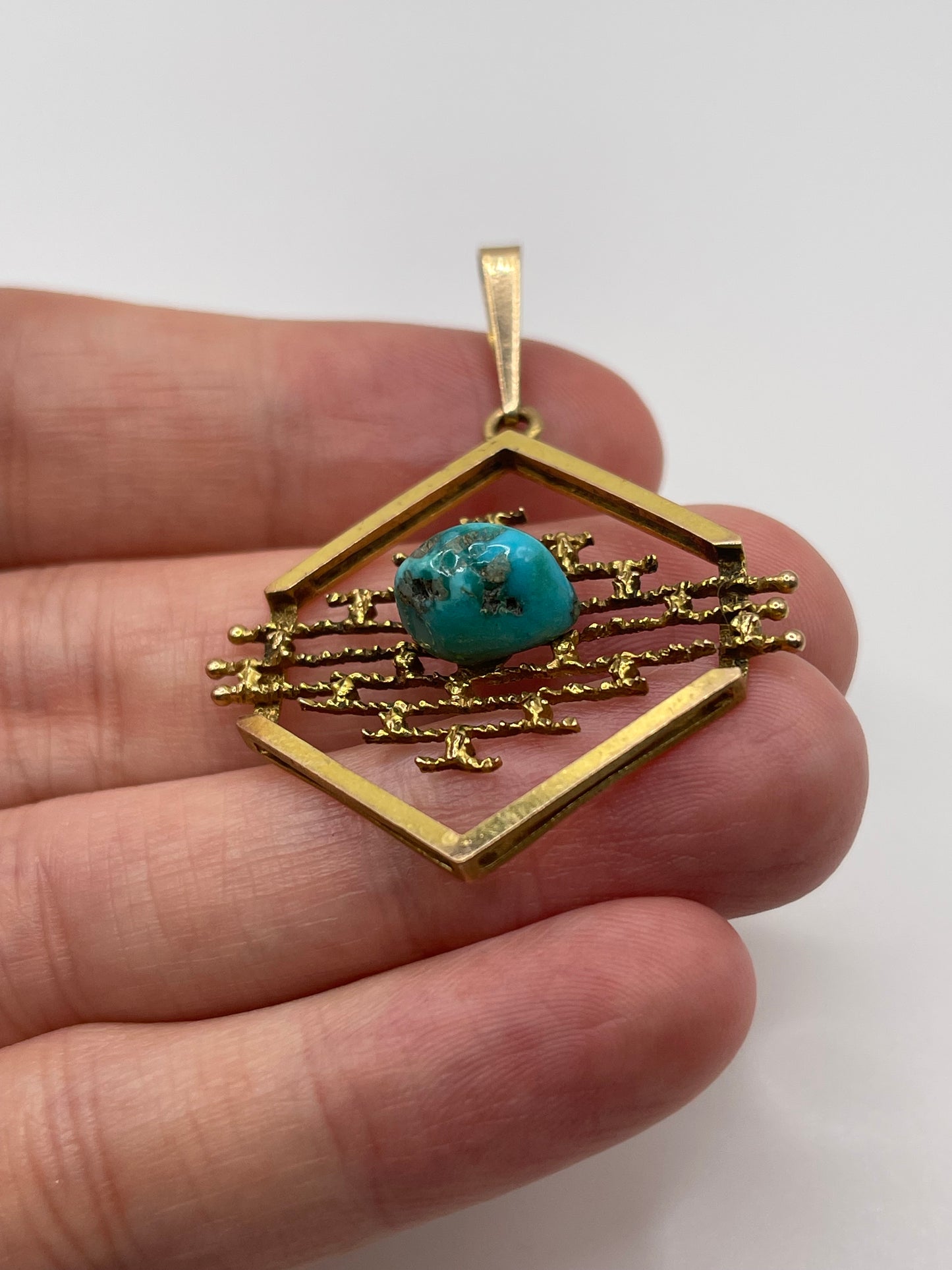 9ct gold turquoise pendant