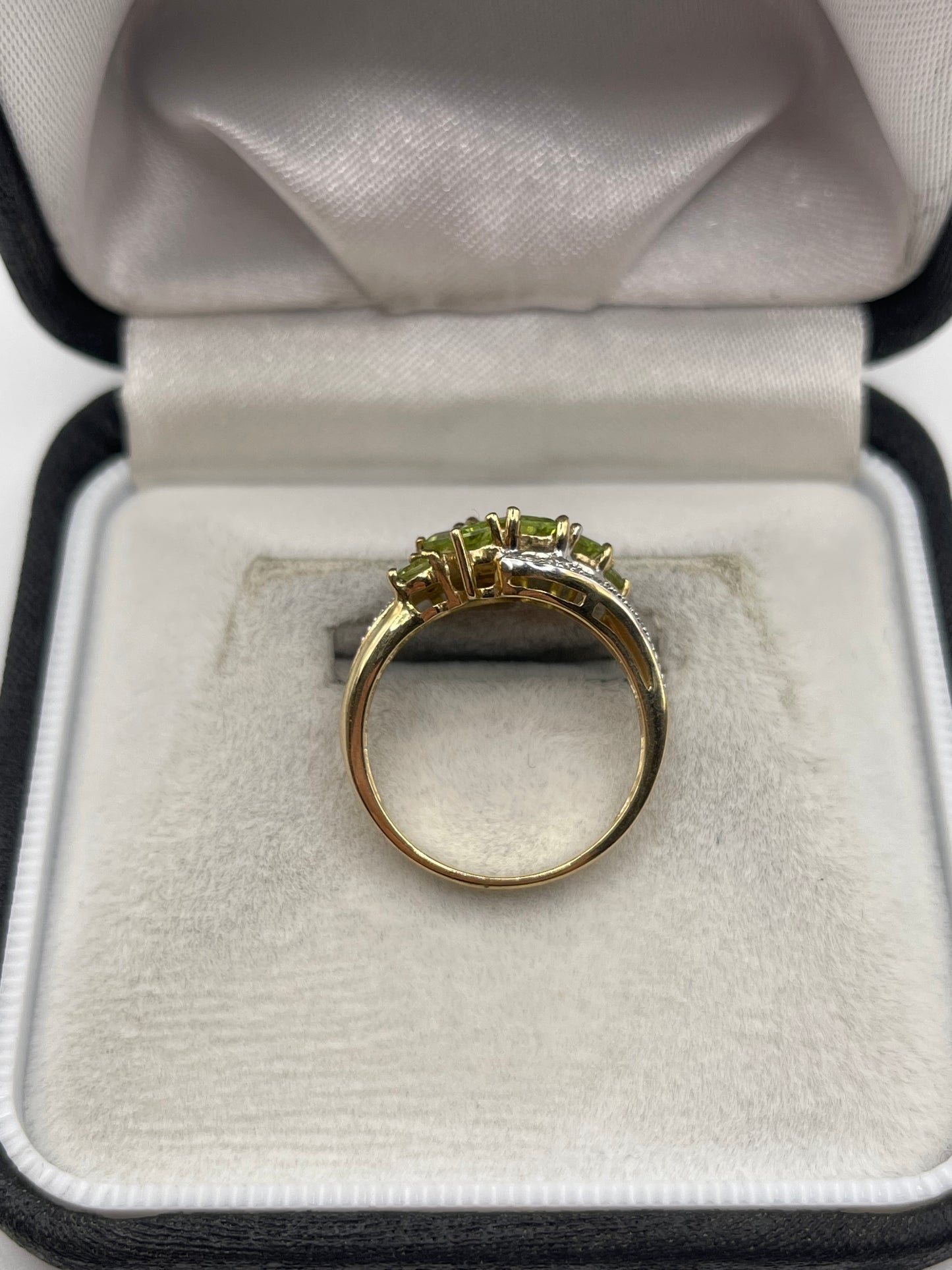 9ct gold peridot and diamond ring