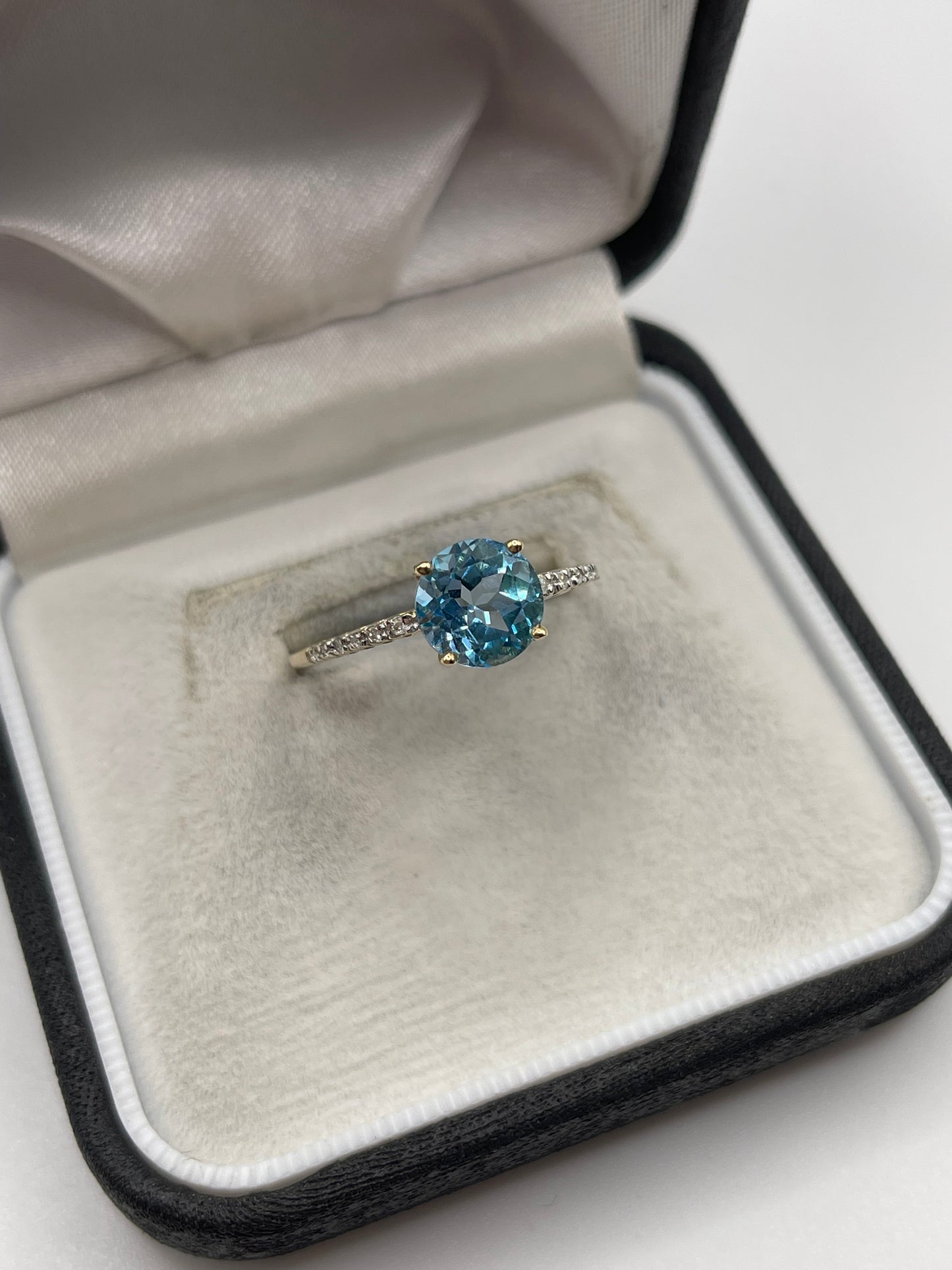 14ct gold topaz and diamond ring