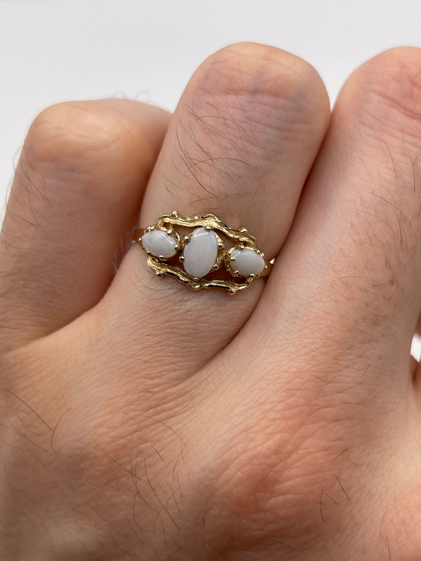 9ct gold opal ring