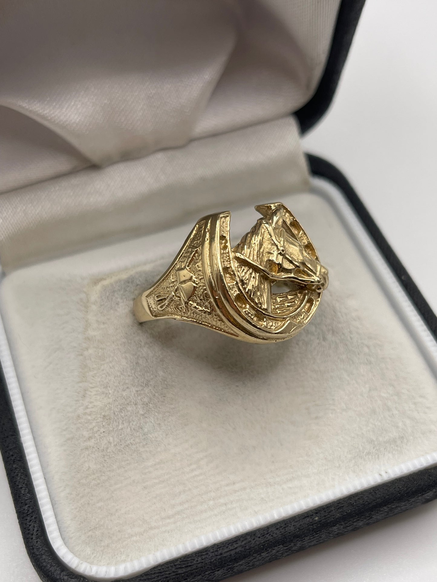 9ct gold horseshoe ring