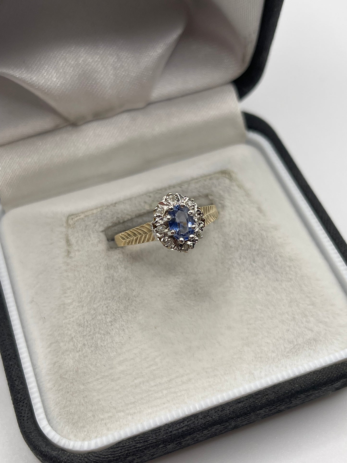 9ct gold sapphire and diamond ring