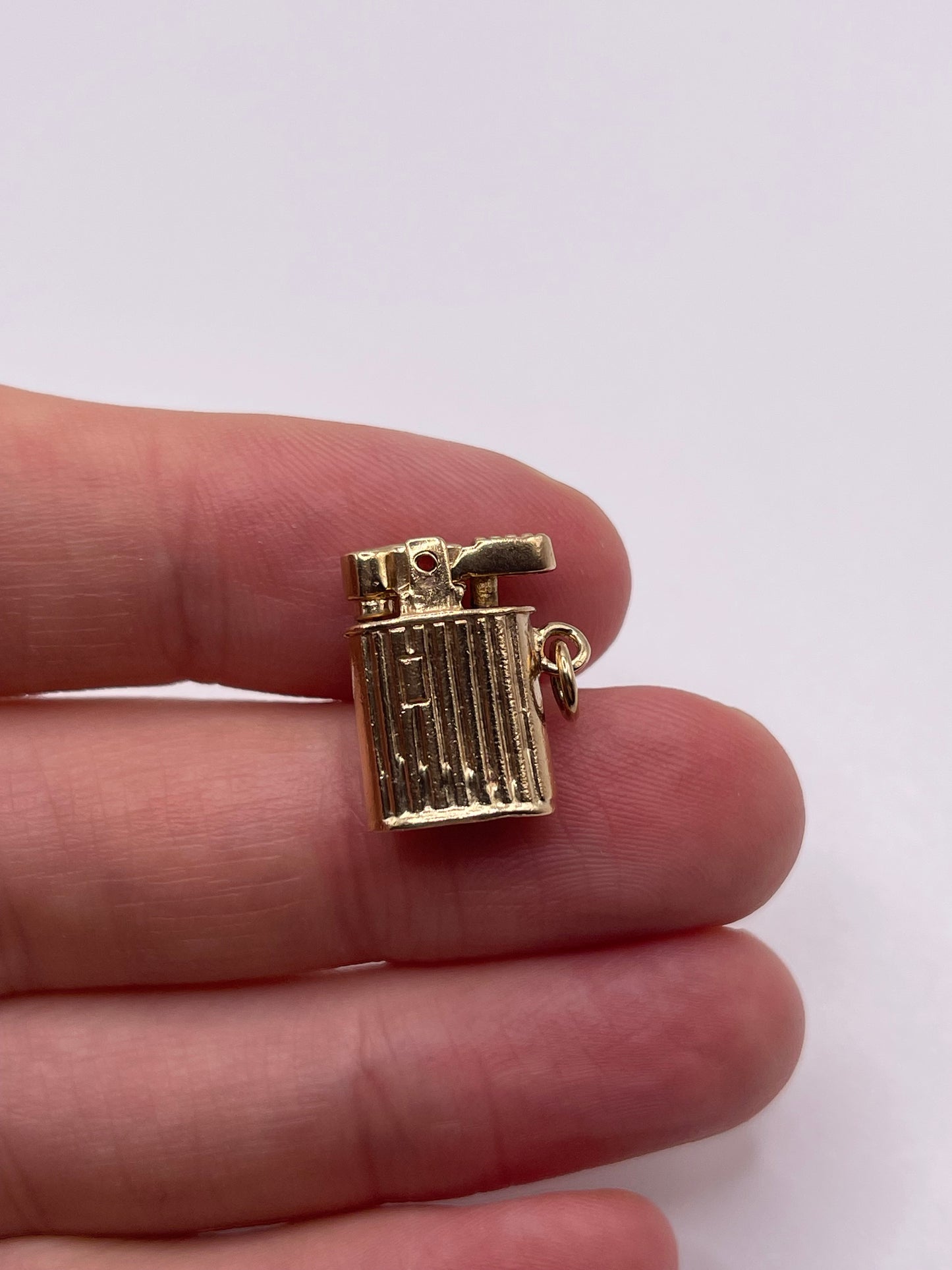 9ct gold lighter charm