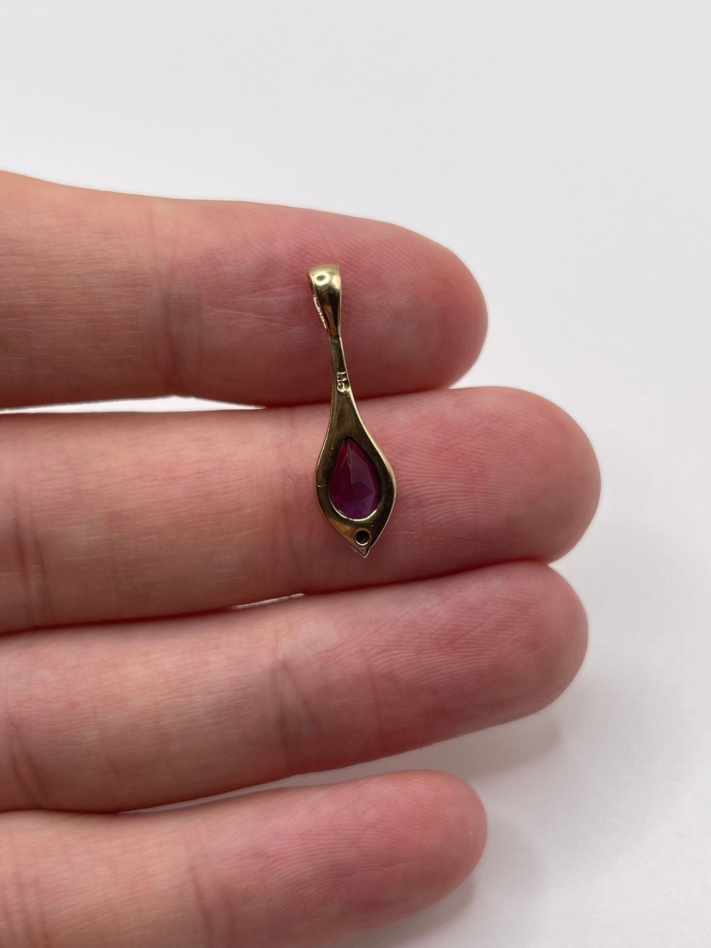 9ct gold amethyst and diamond pendant