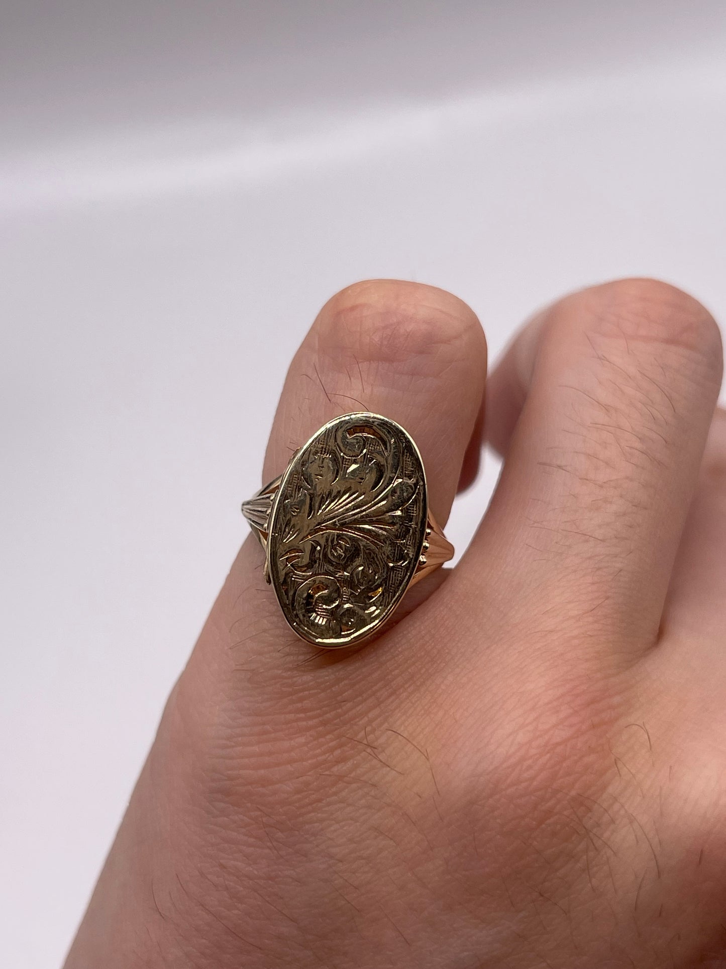 9ct gold locket ring