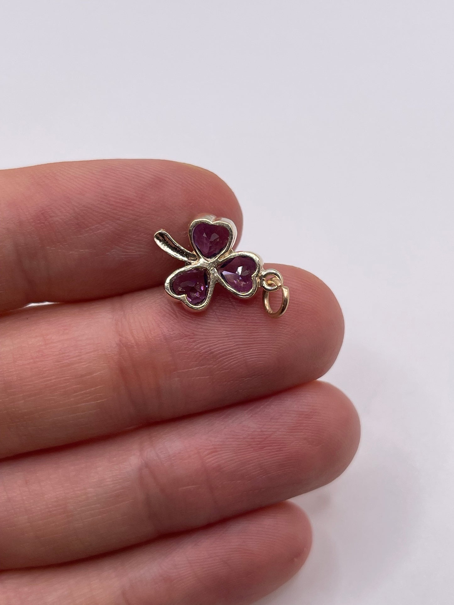 9ct gold amethyst clover pendant