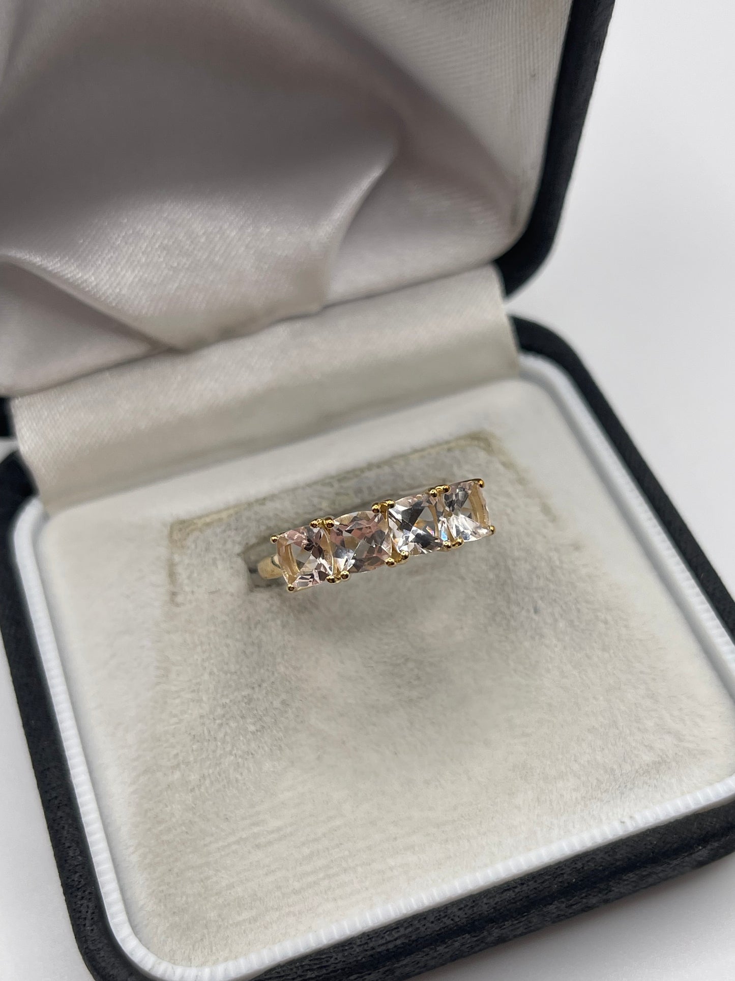 9ct gold quartz ring