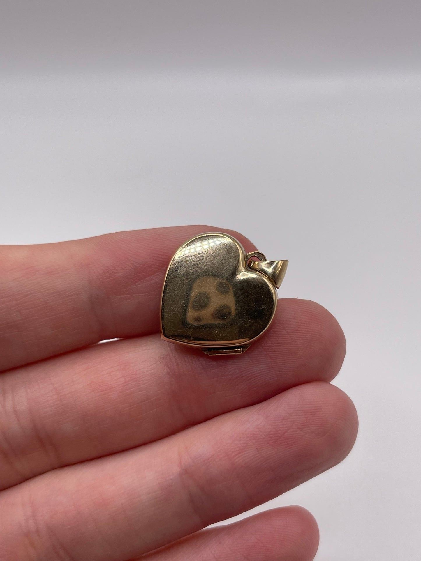 9ct gold locket pendant