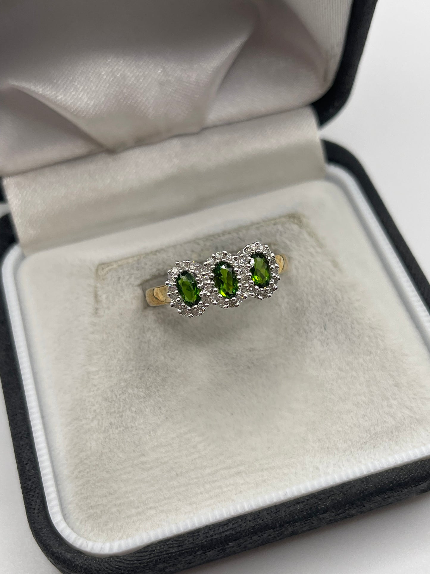 9ct gold diopside and diamond ring