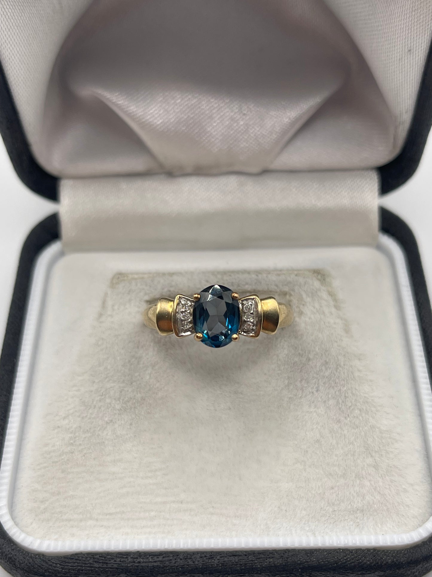 9ct gold topaz and diamond ring