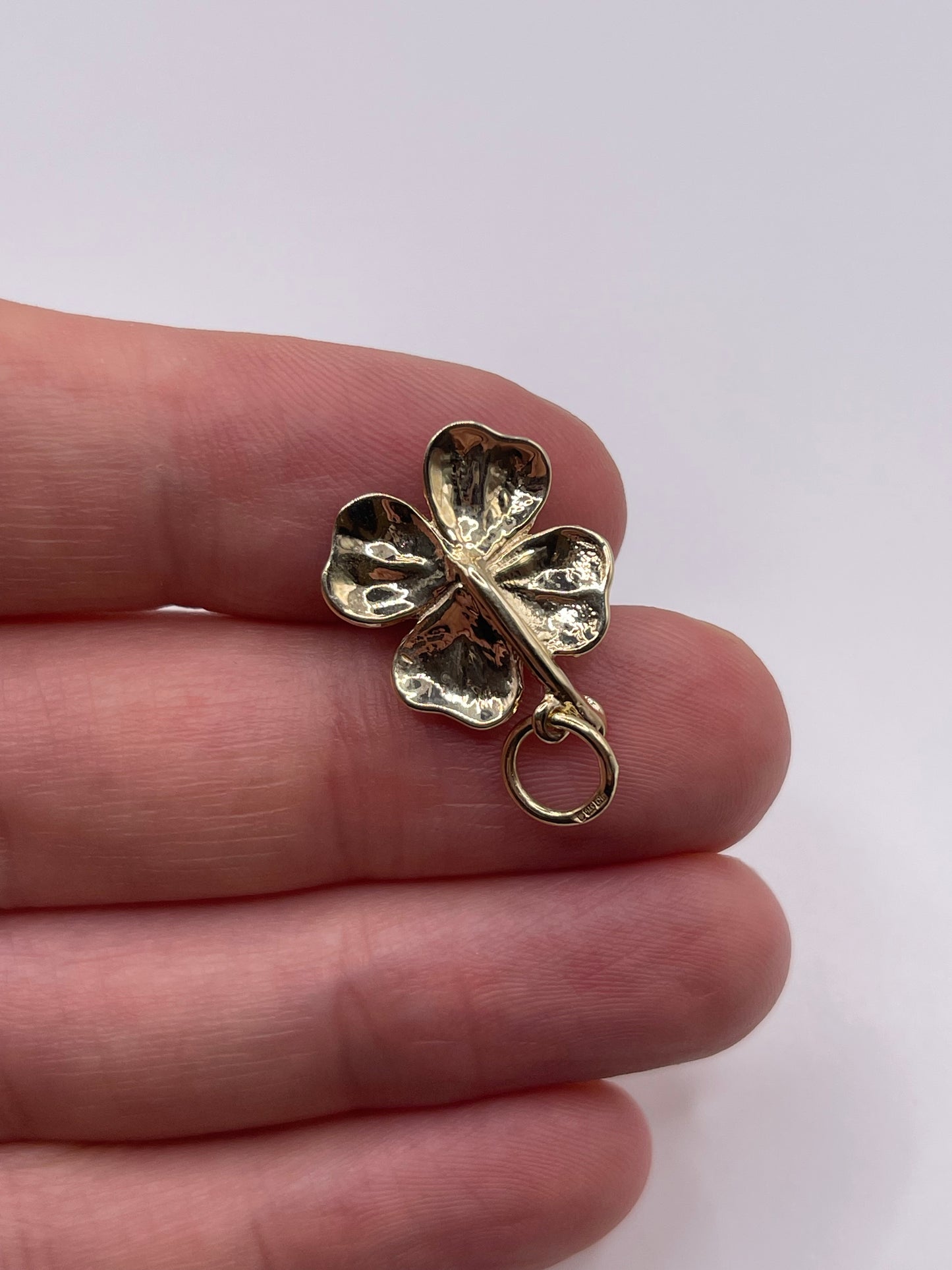 9ct gold four leaf clover pendant