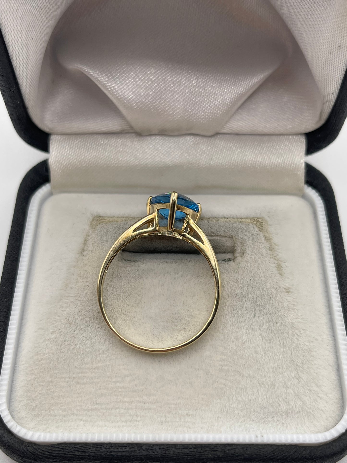 9ct gold topaz ring