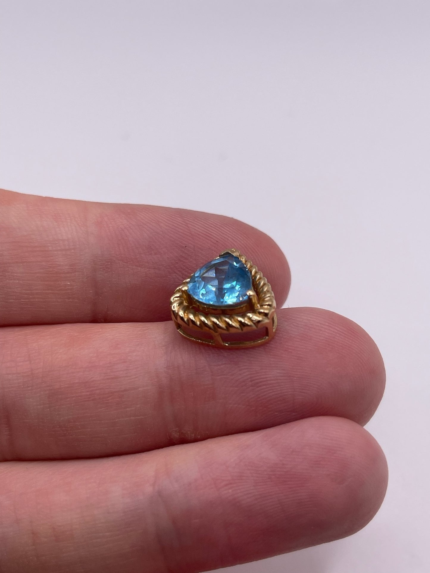 9ct gold blue topaz pendant