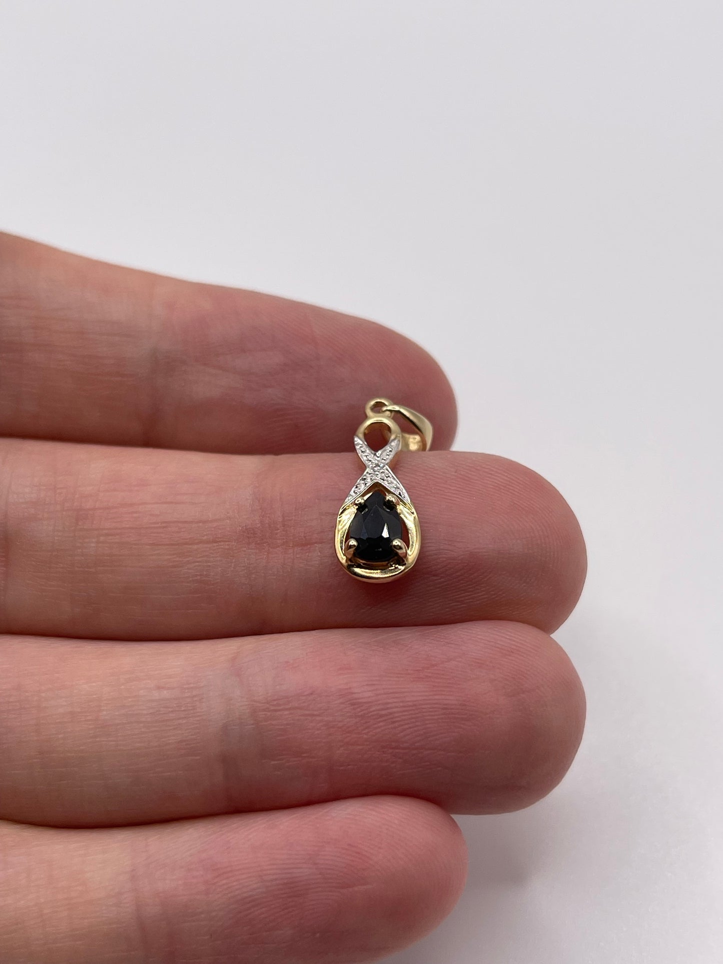9ct gold sapphire and diamond pendant