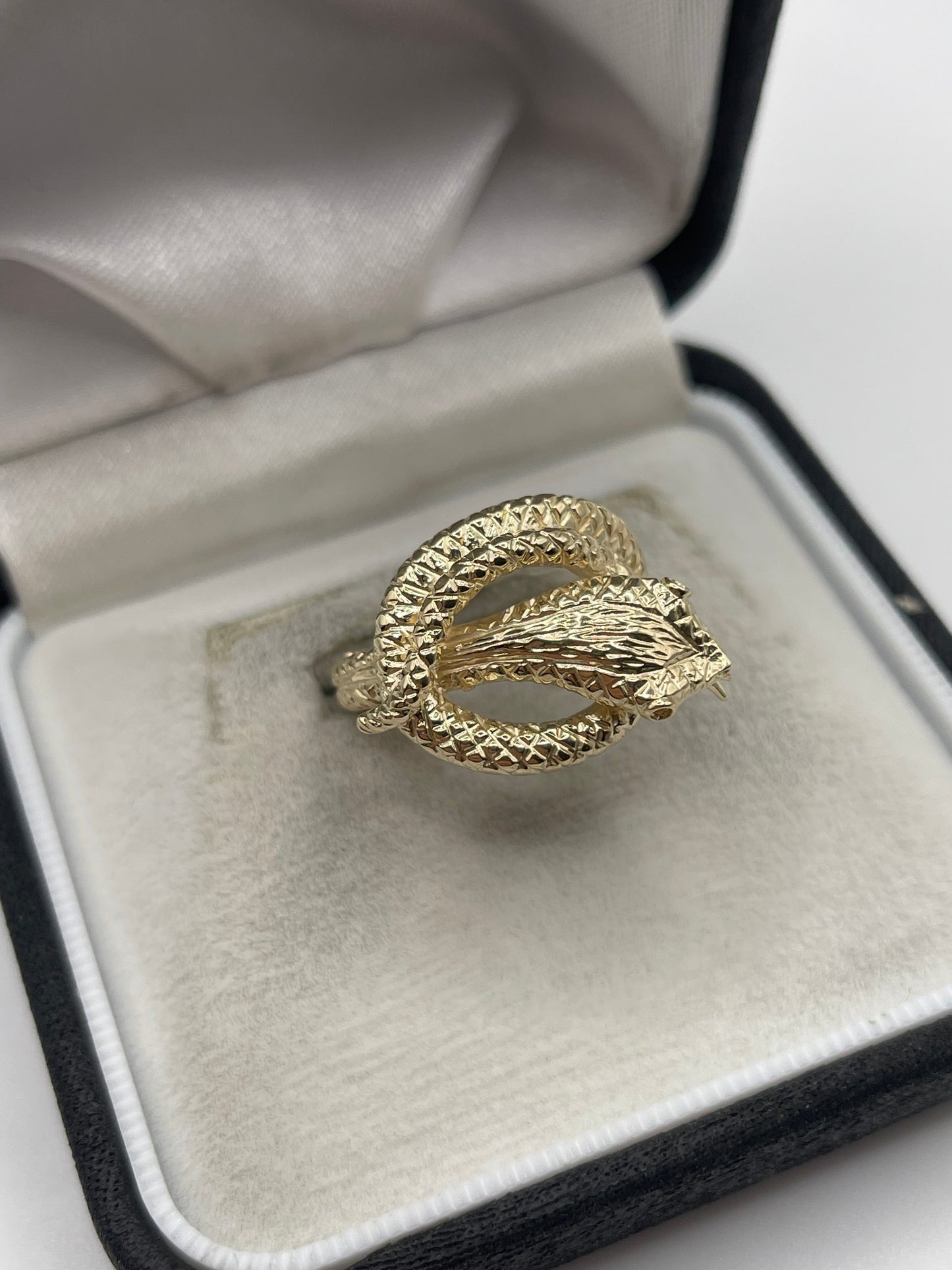 9ct gold snake ring