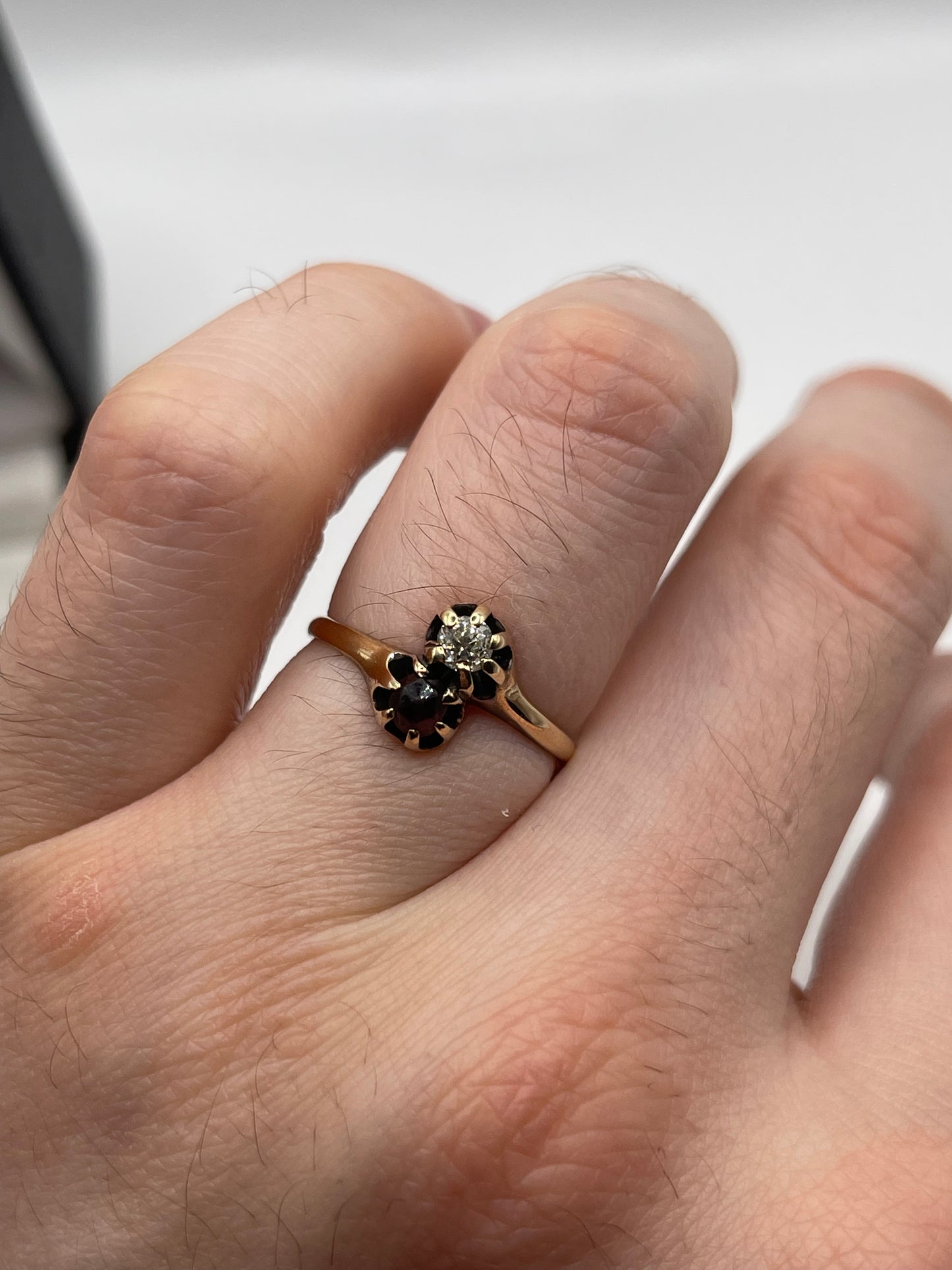 14ct gold garnet and diamond ring