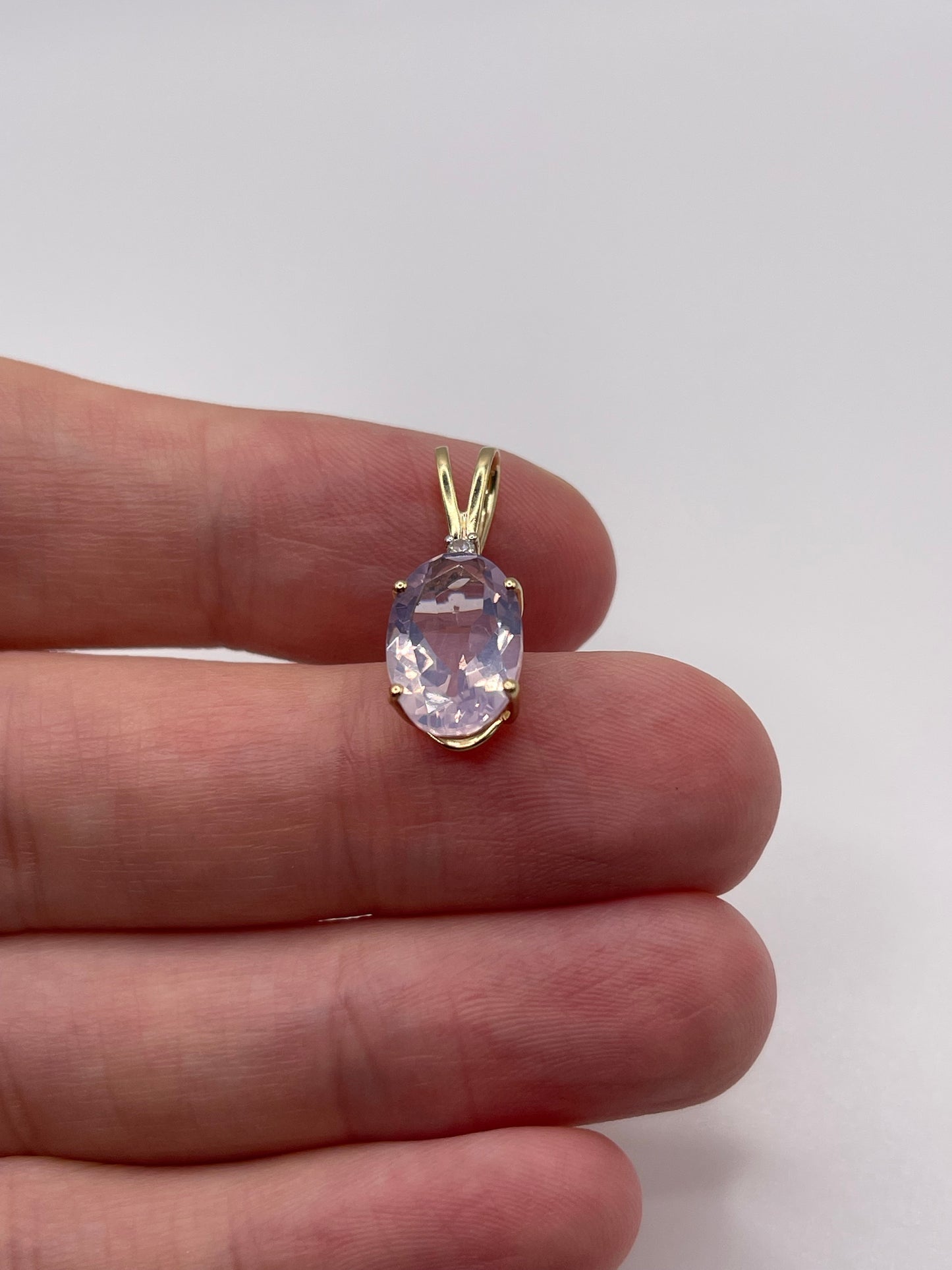 9ct gold quartz pendant