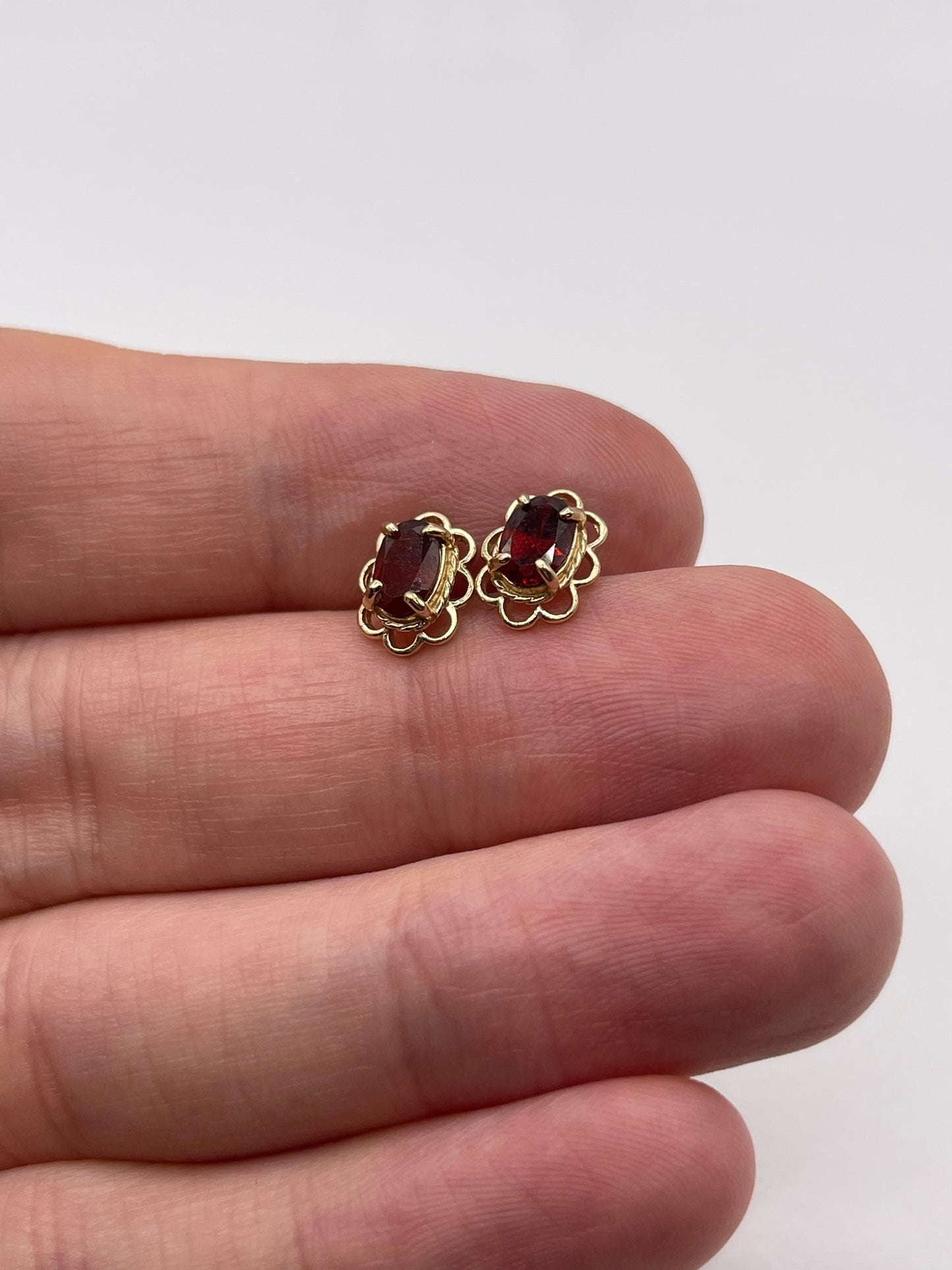 9ct gold garnet earrings