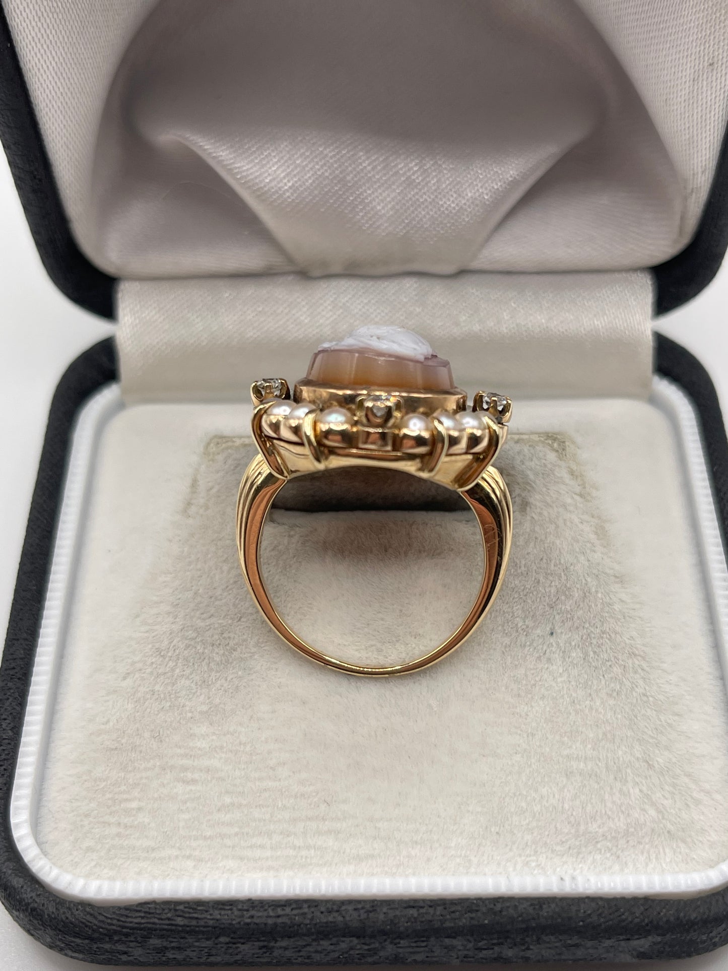 14ct gold cameo, pearl and diamond ring