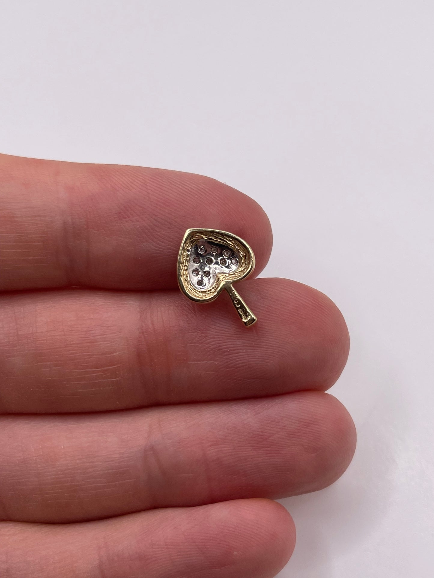 9ct gold diamond heart pendant