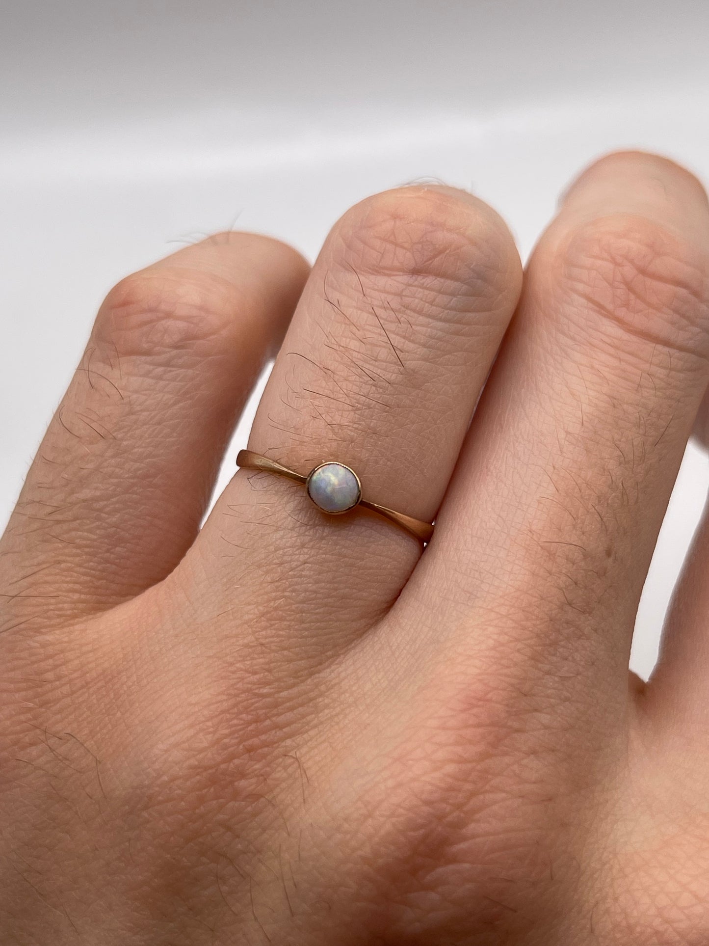 Antique 9ct rose gold opal ring