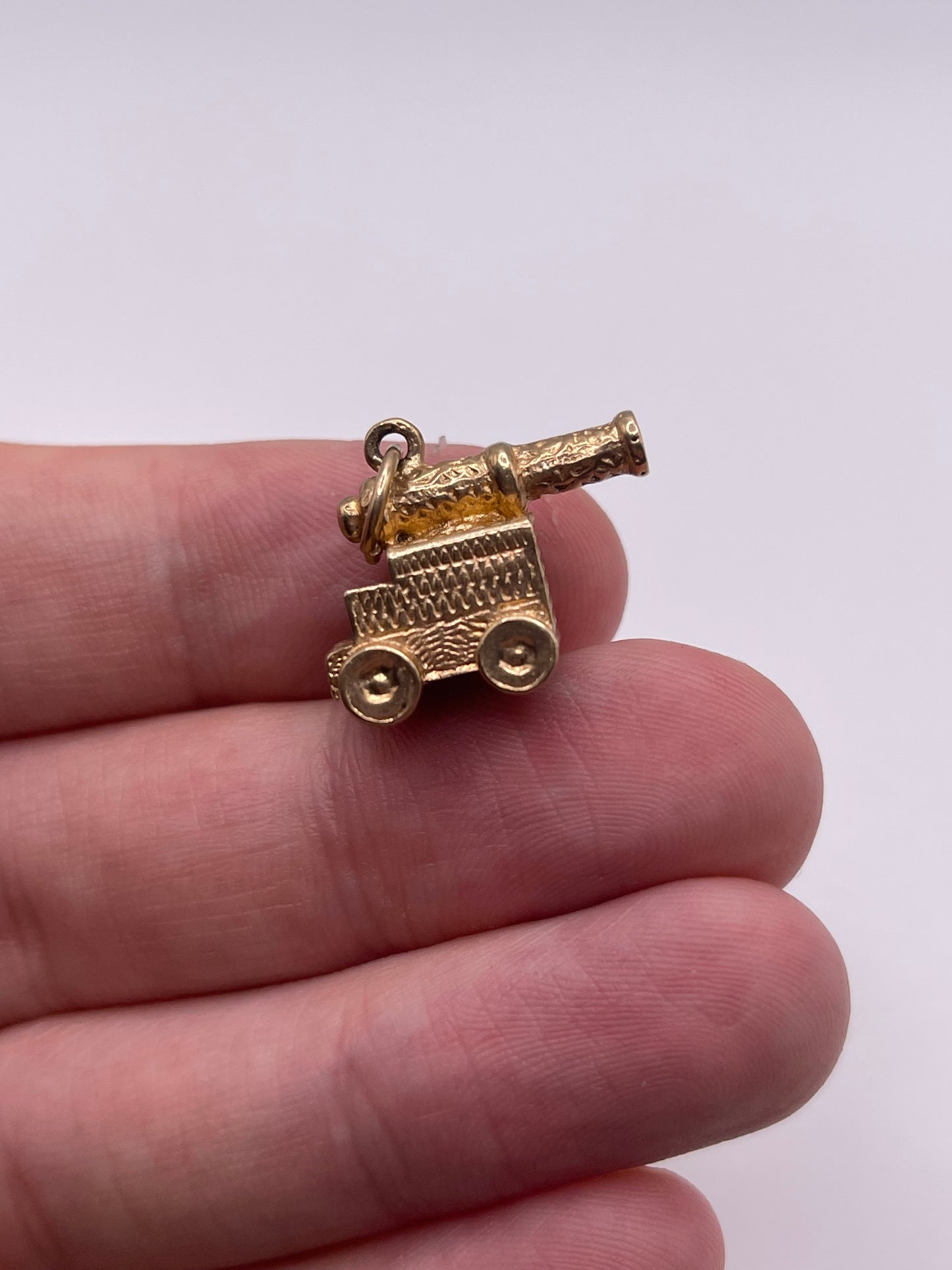 9ct gold cannon charm