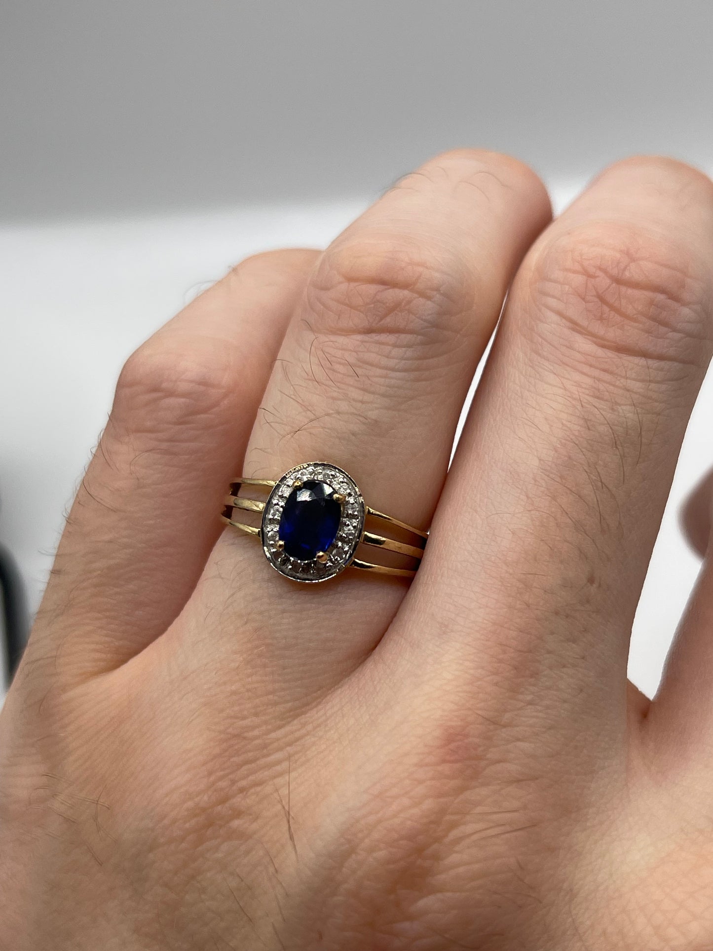 9ct gold kyanite and zircon ring
