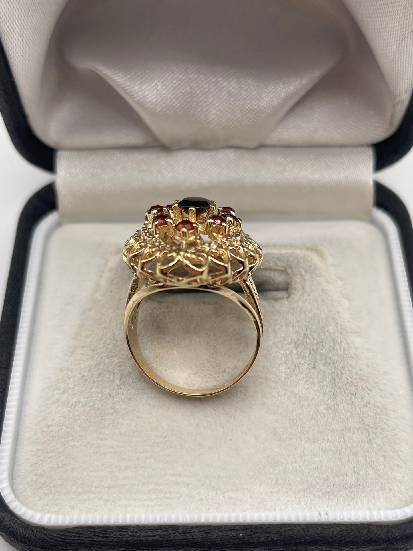 9ct gold garnet cluster ring
