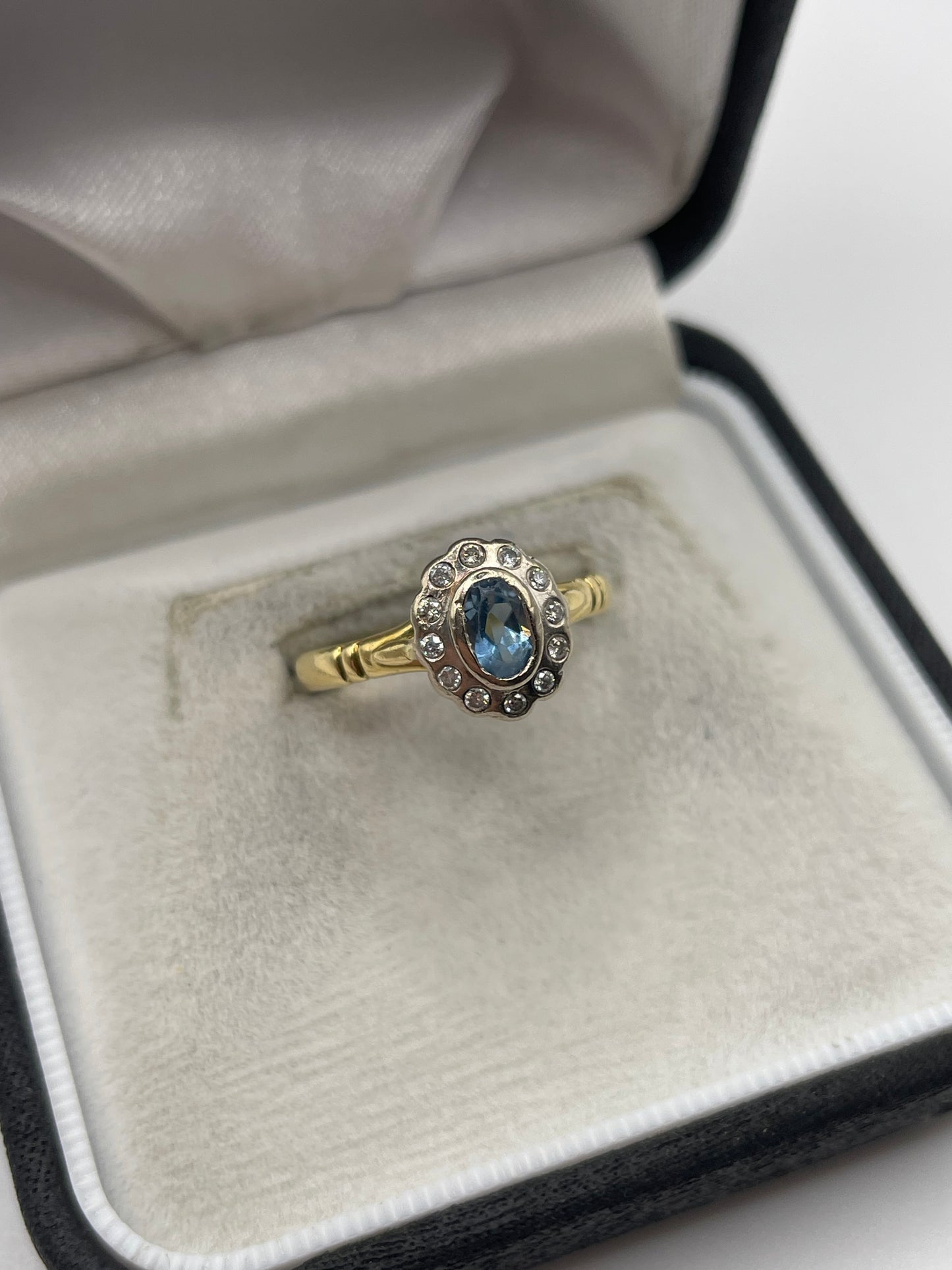 18ct gold aquamarine and diamond ring