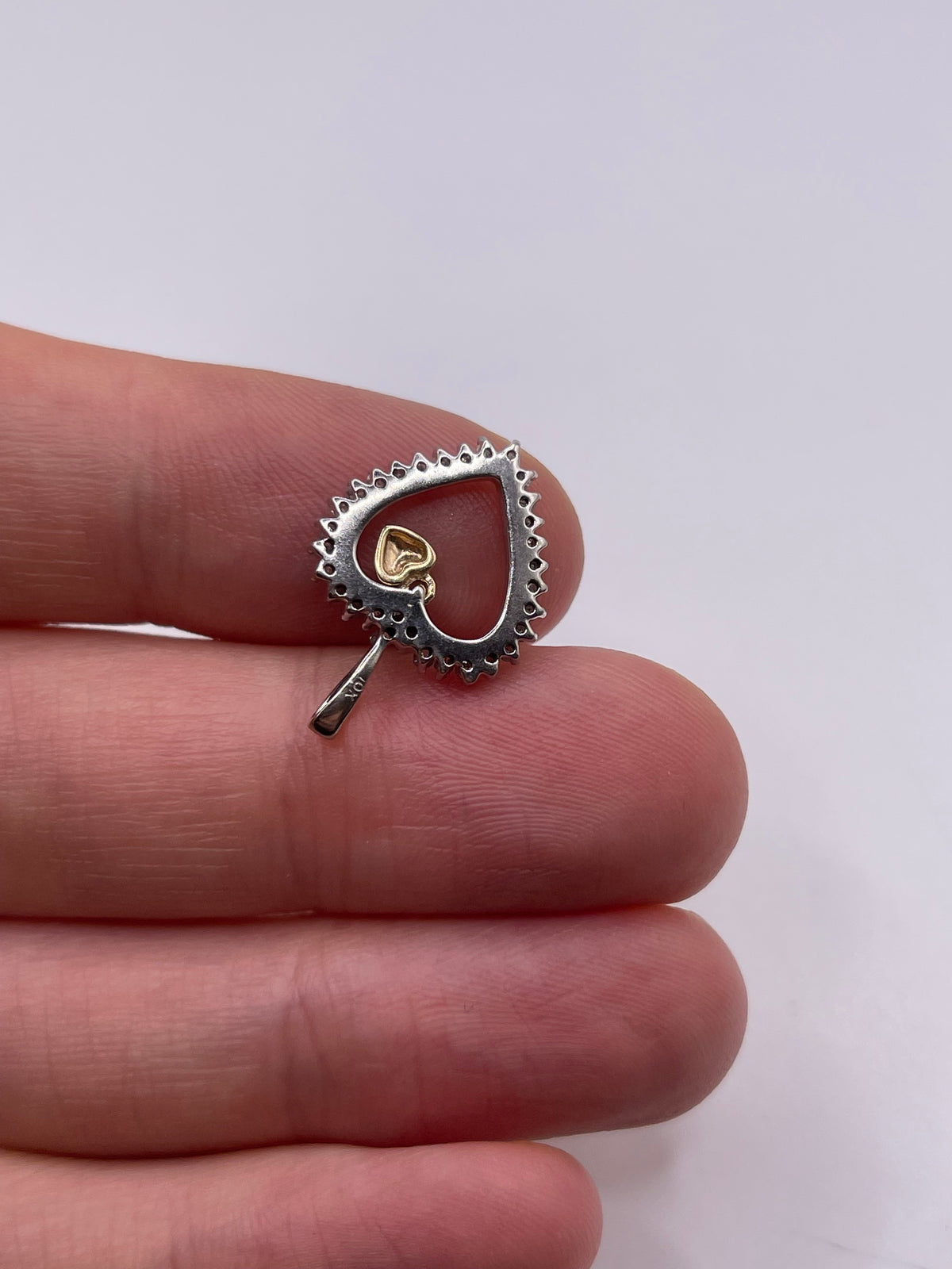 9ct white gold diamond heart pendant