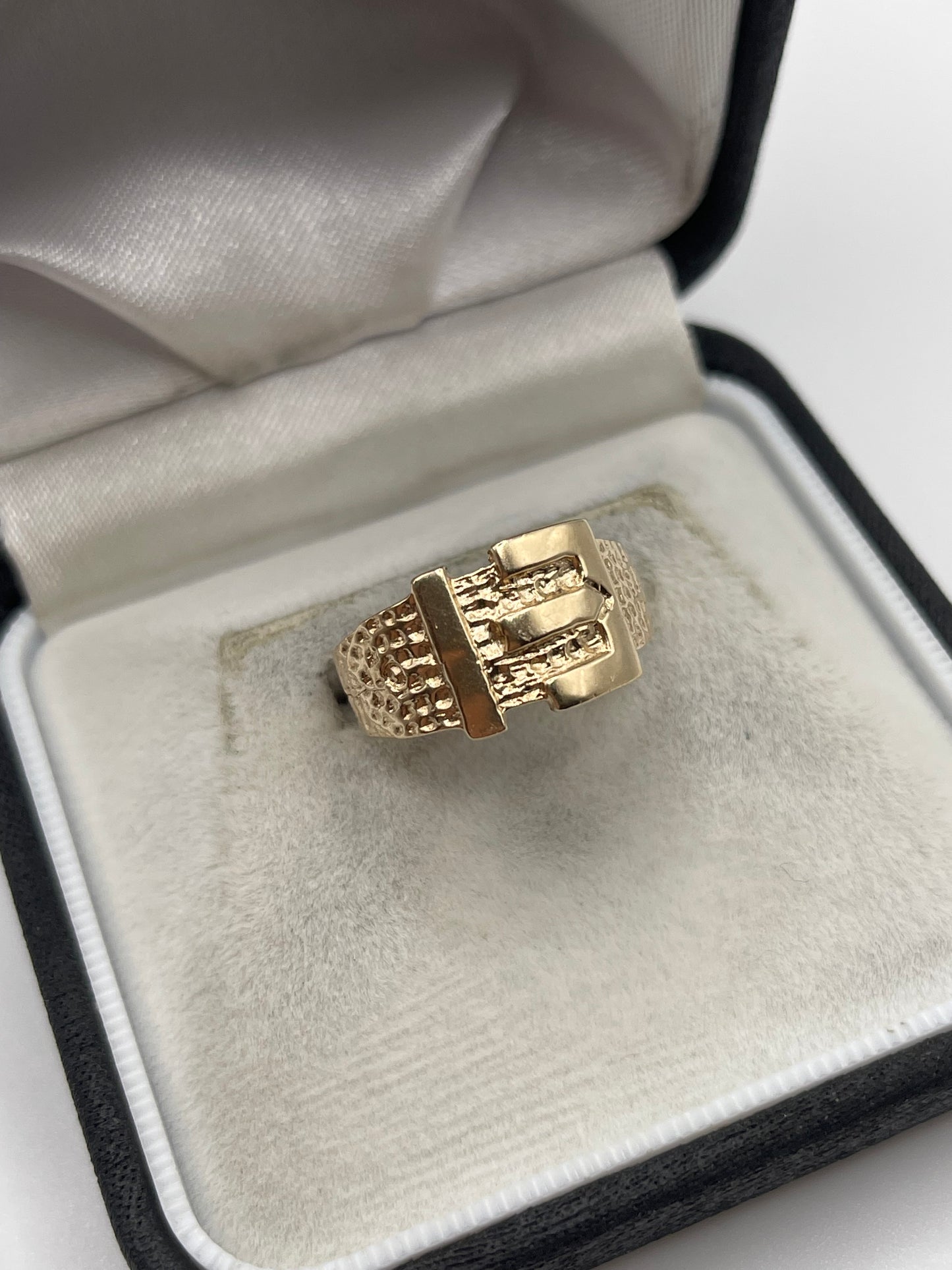 9ct gold buckle ring