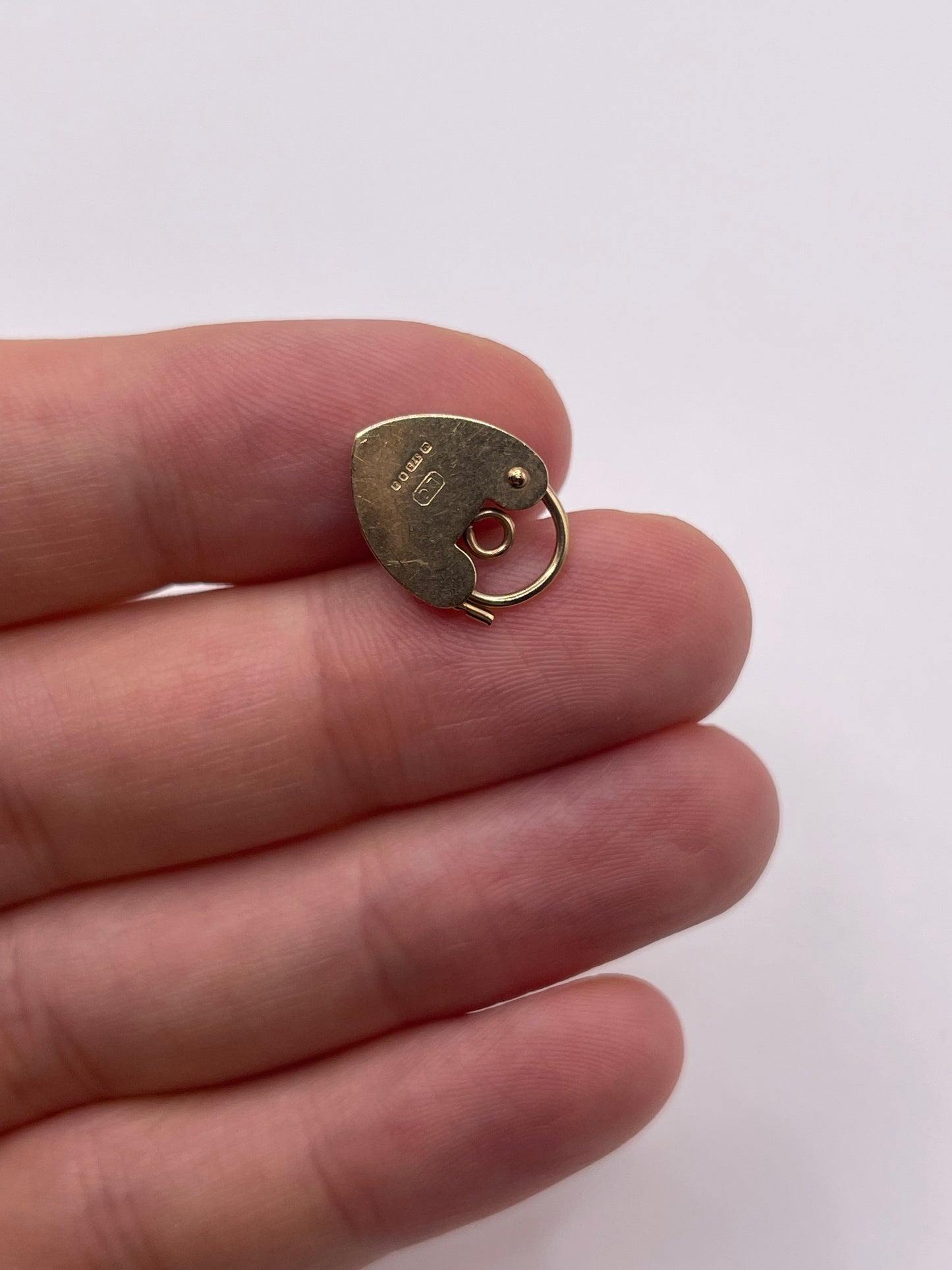 9ct gold padlock 5