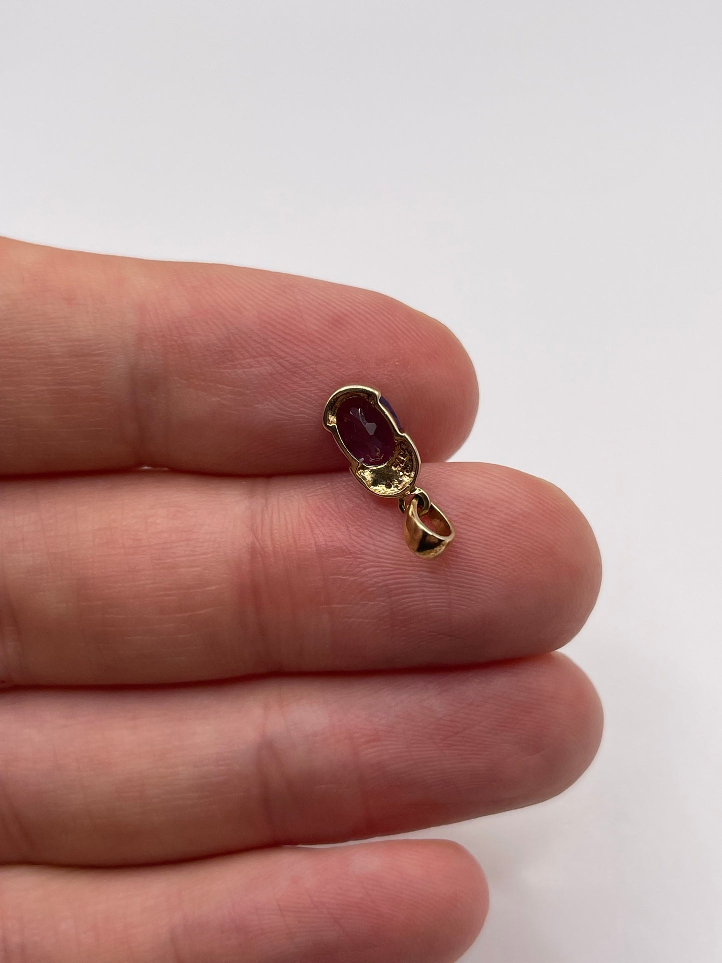 9ct gold amethyst and diamond pendant