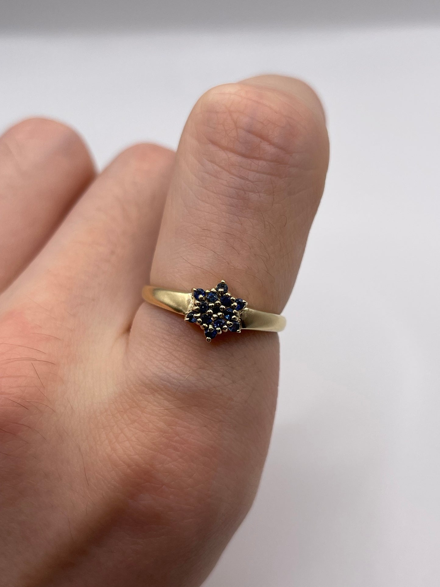 9ct gold sapphire cluster ring