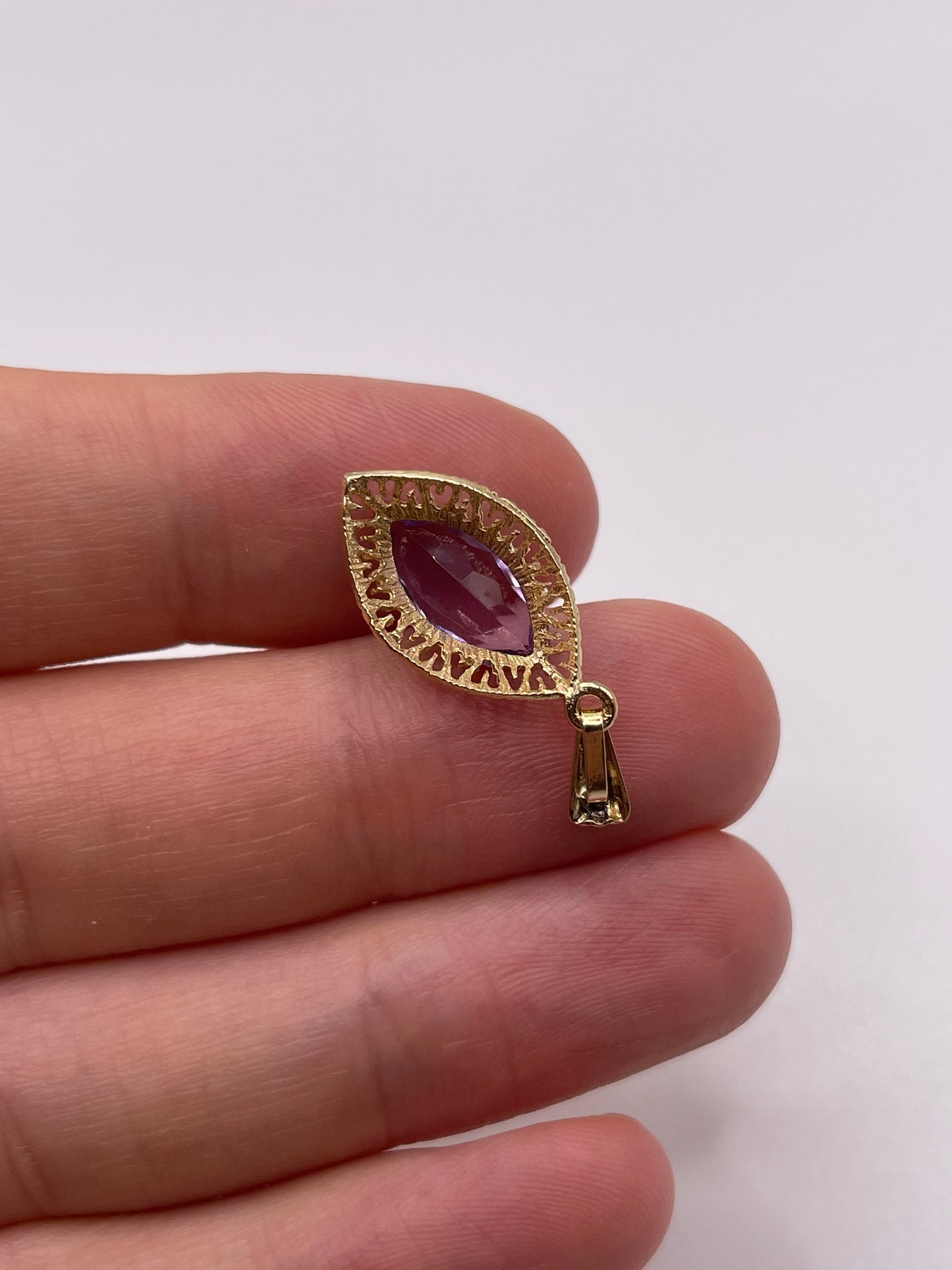 9ct gold amethyst pendant