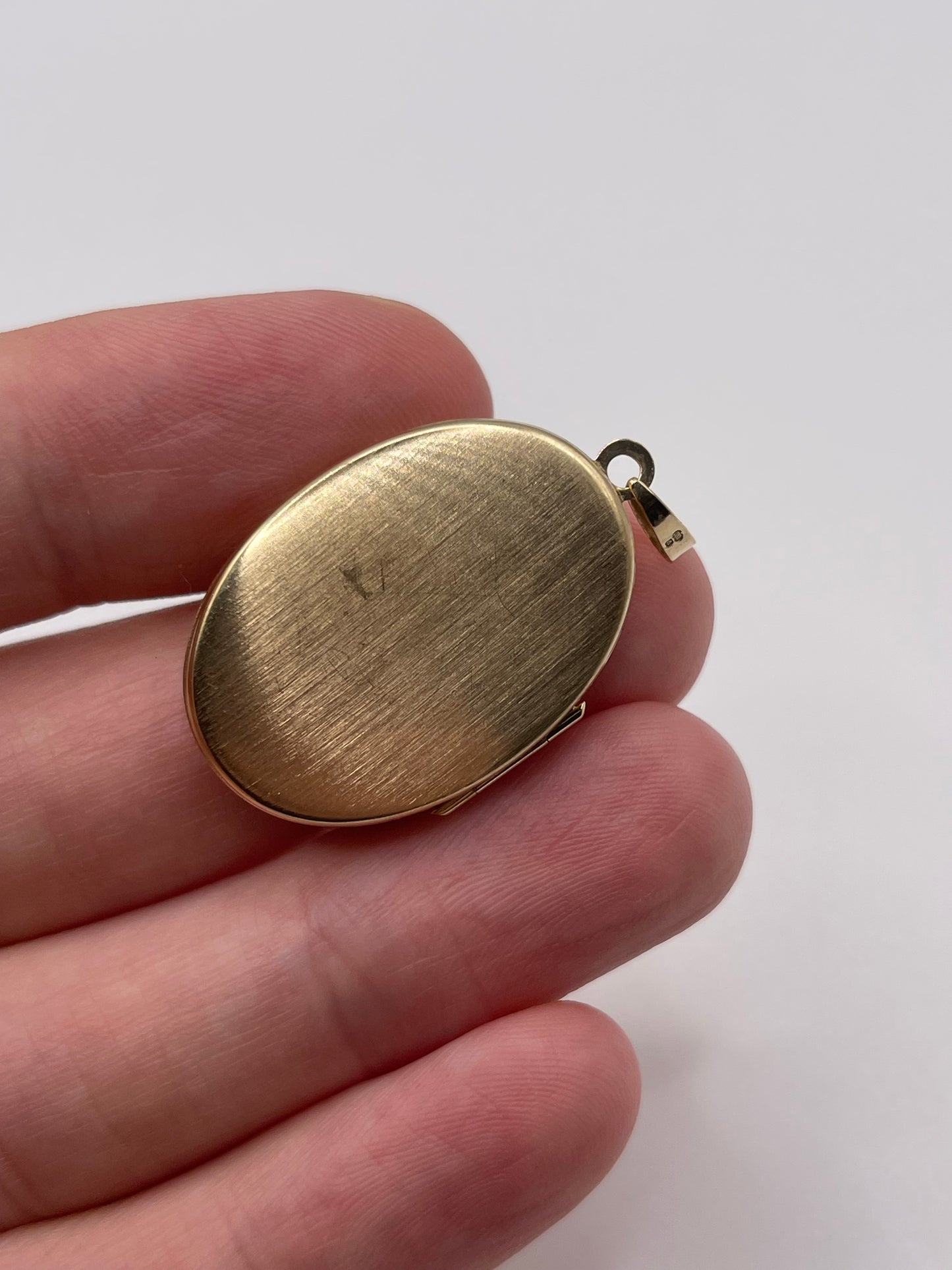 9ct gold locket