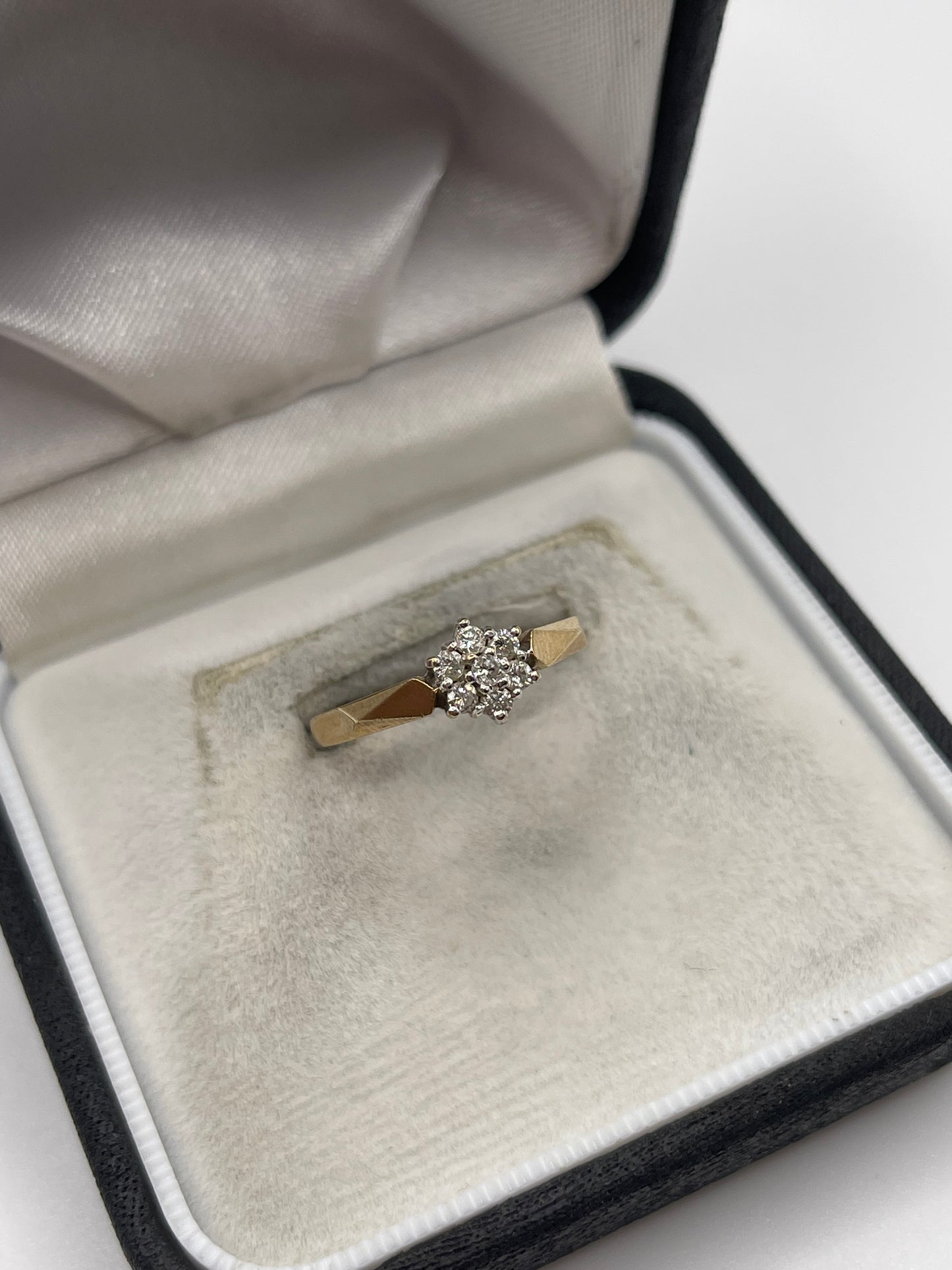 9ct gold diamond cluster ring