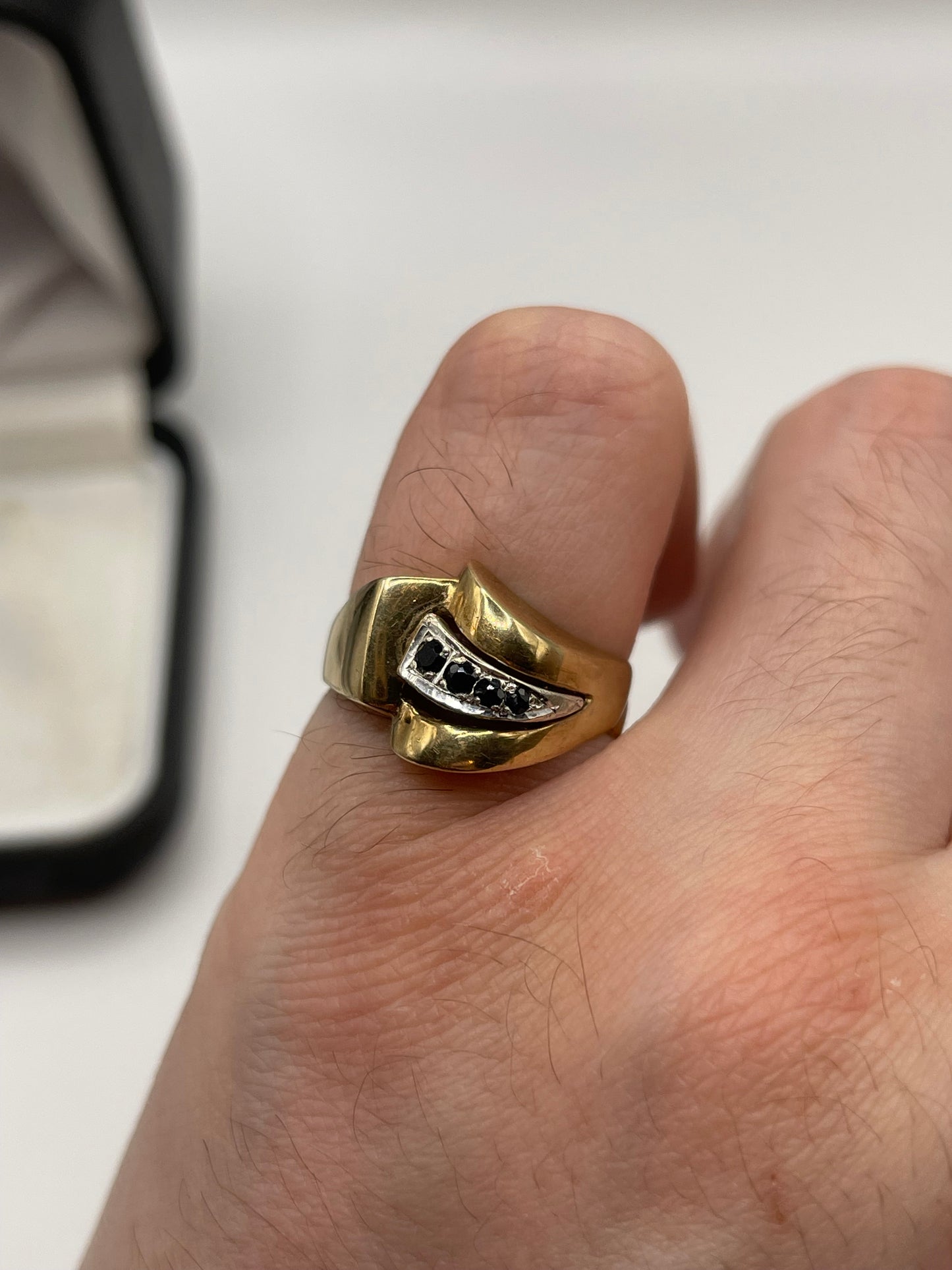 9ct gold sapphire ring