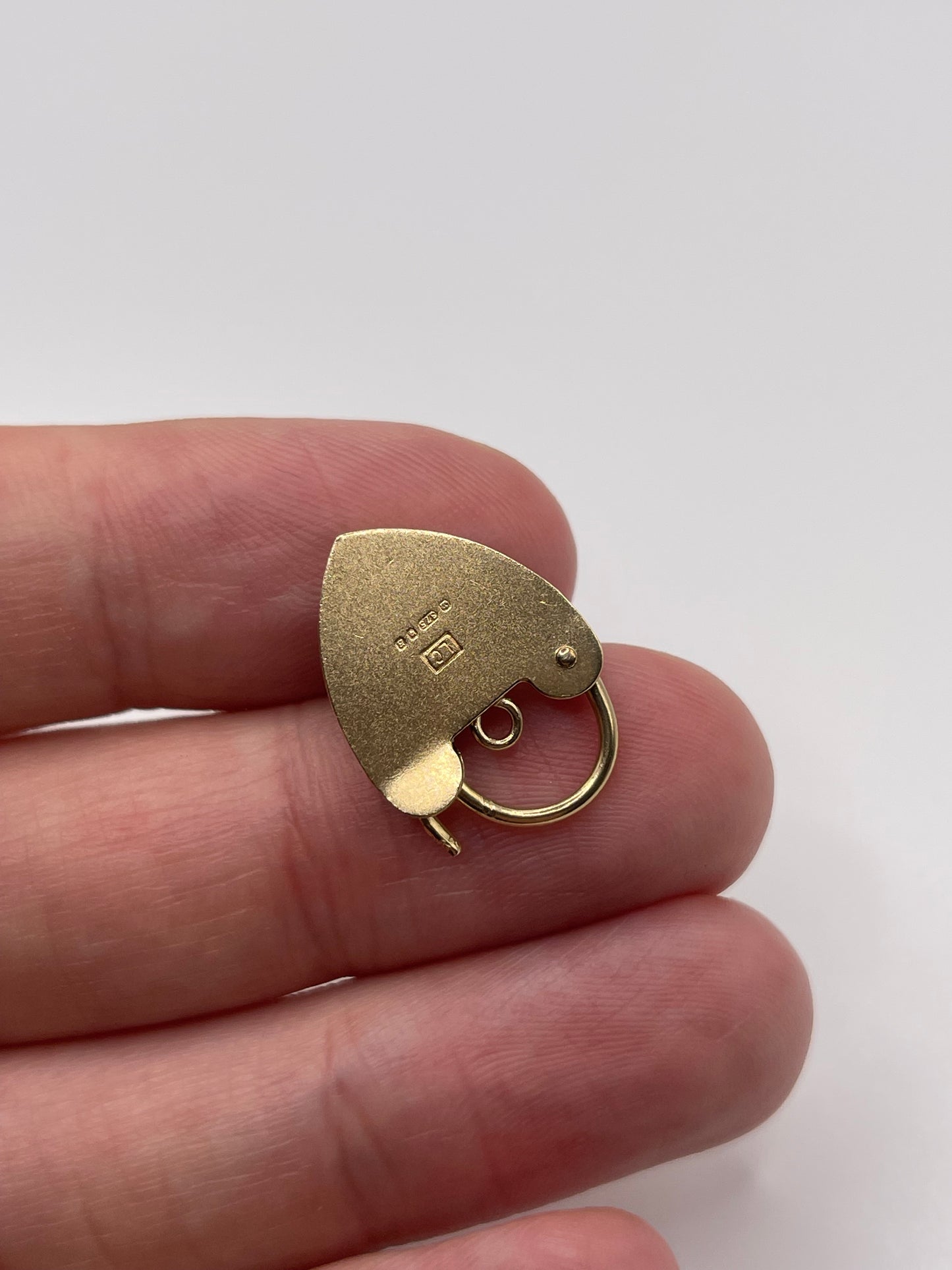 9ct gold padlock 34