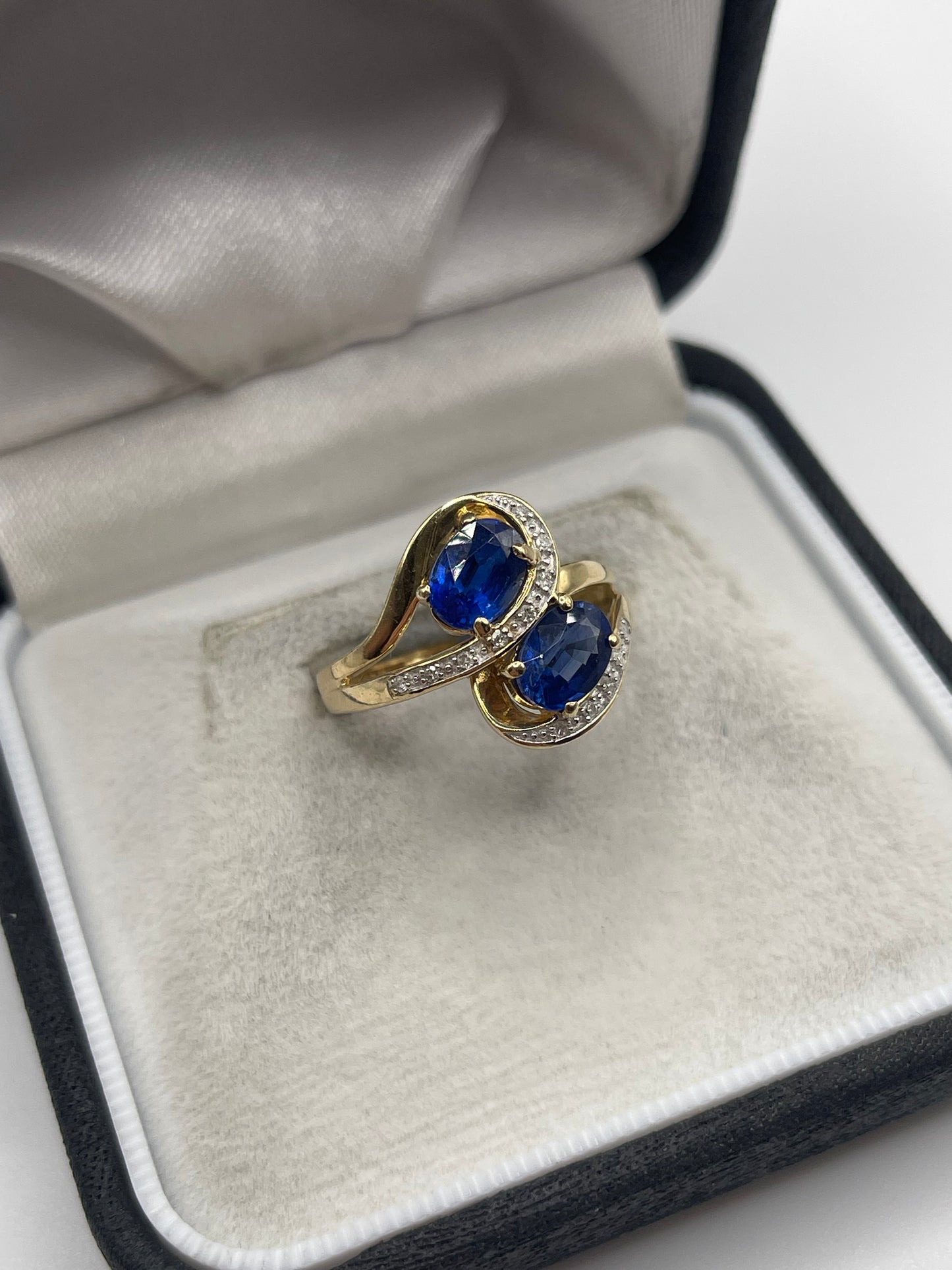 9ct gold kyanite and diamond ring