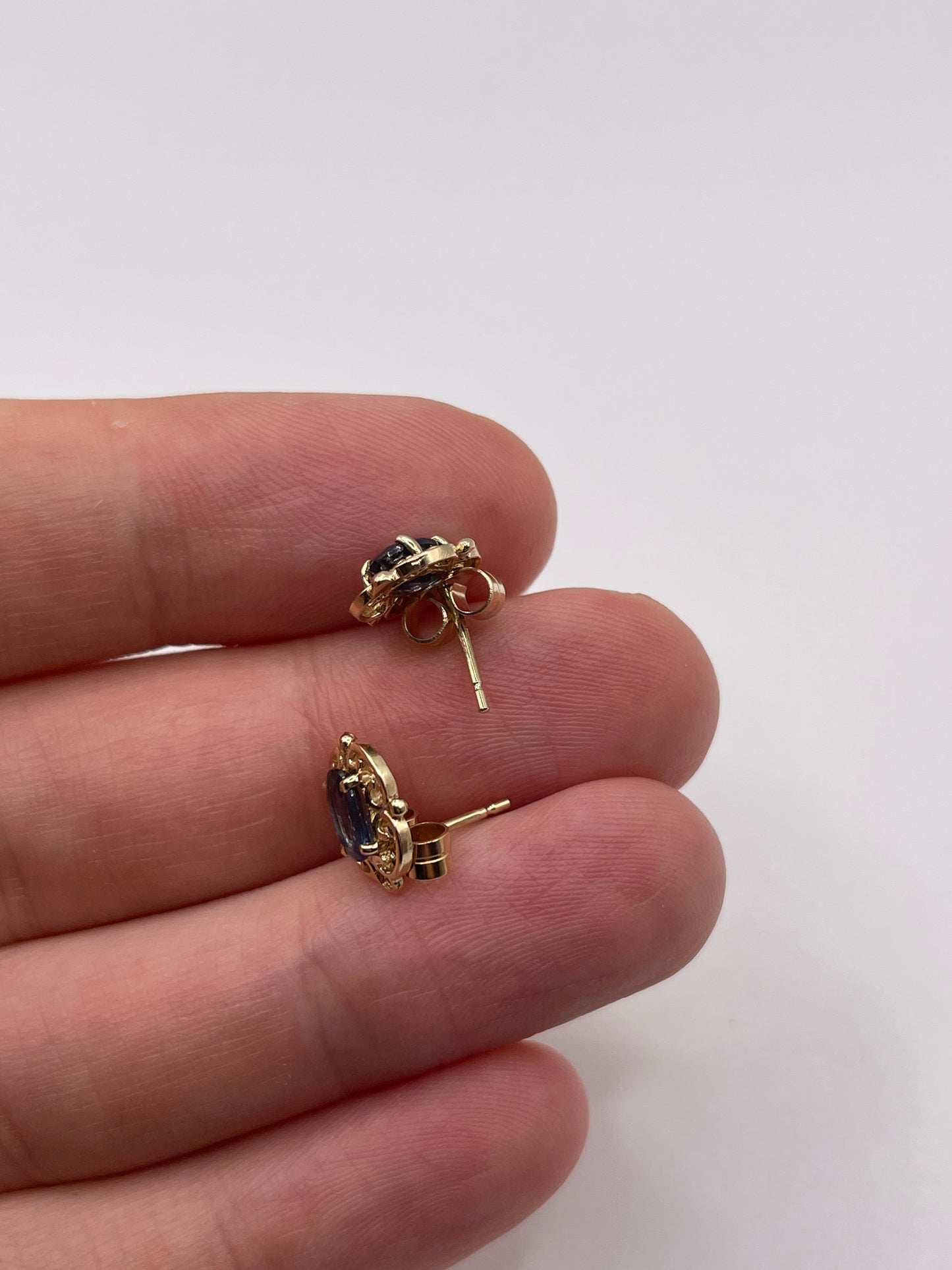 9ct gold sapphire earrings